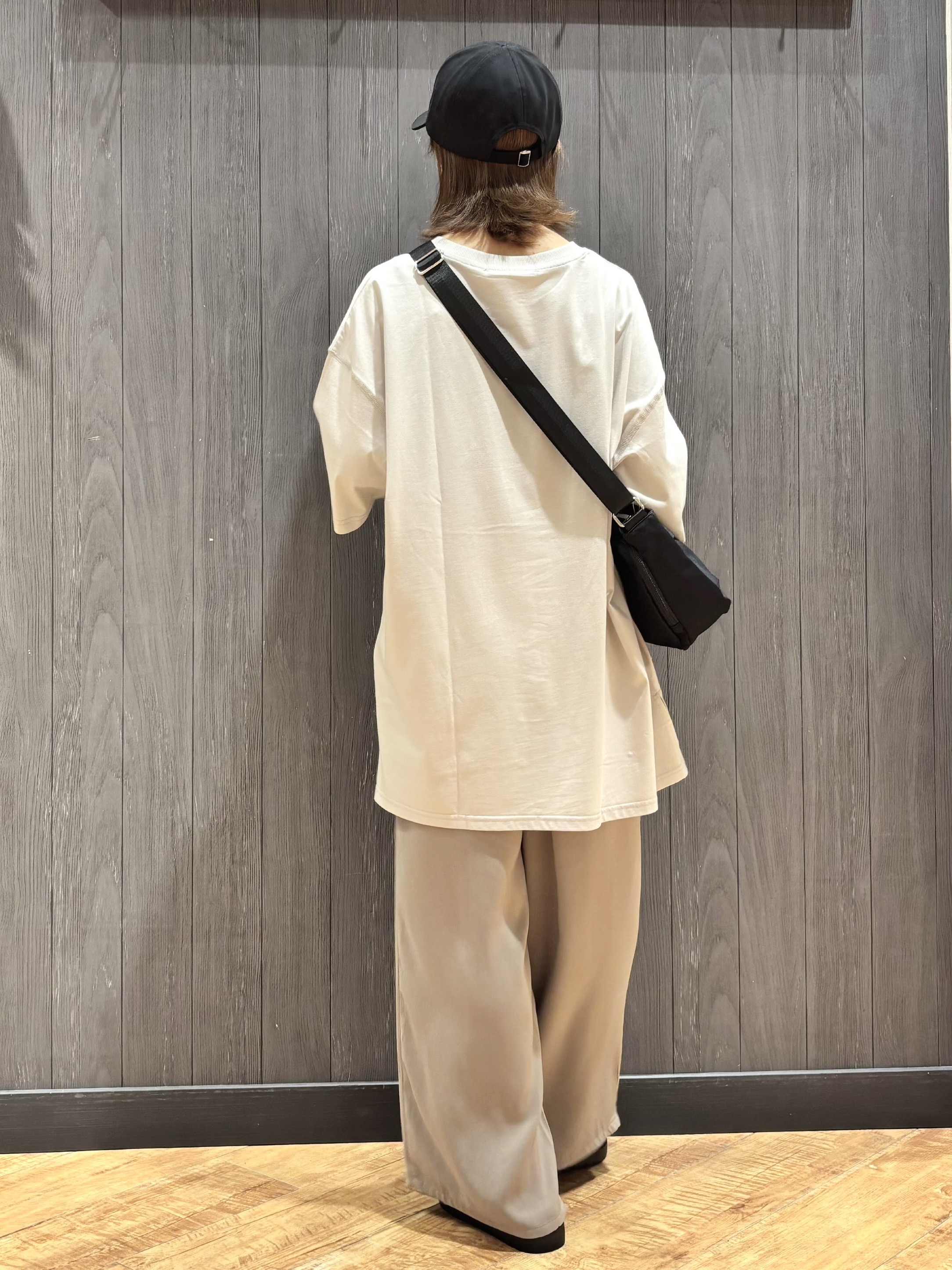 meiさんの「SHOO･LA･RUE｜【体型カバー】ゆるっとBIGアソートTシャツ」を使ったコーディネート