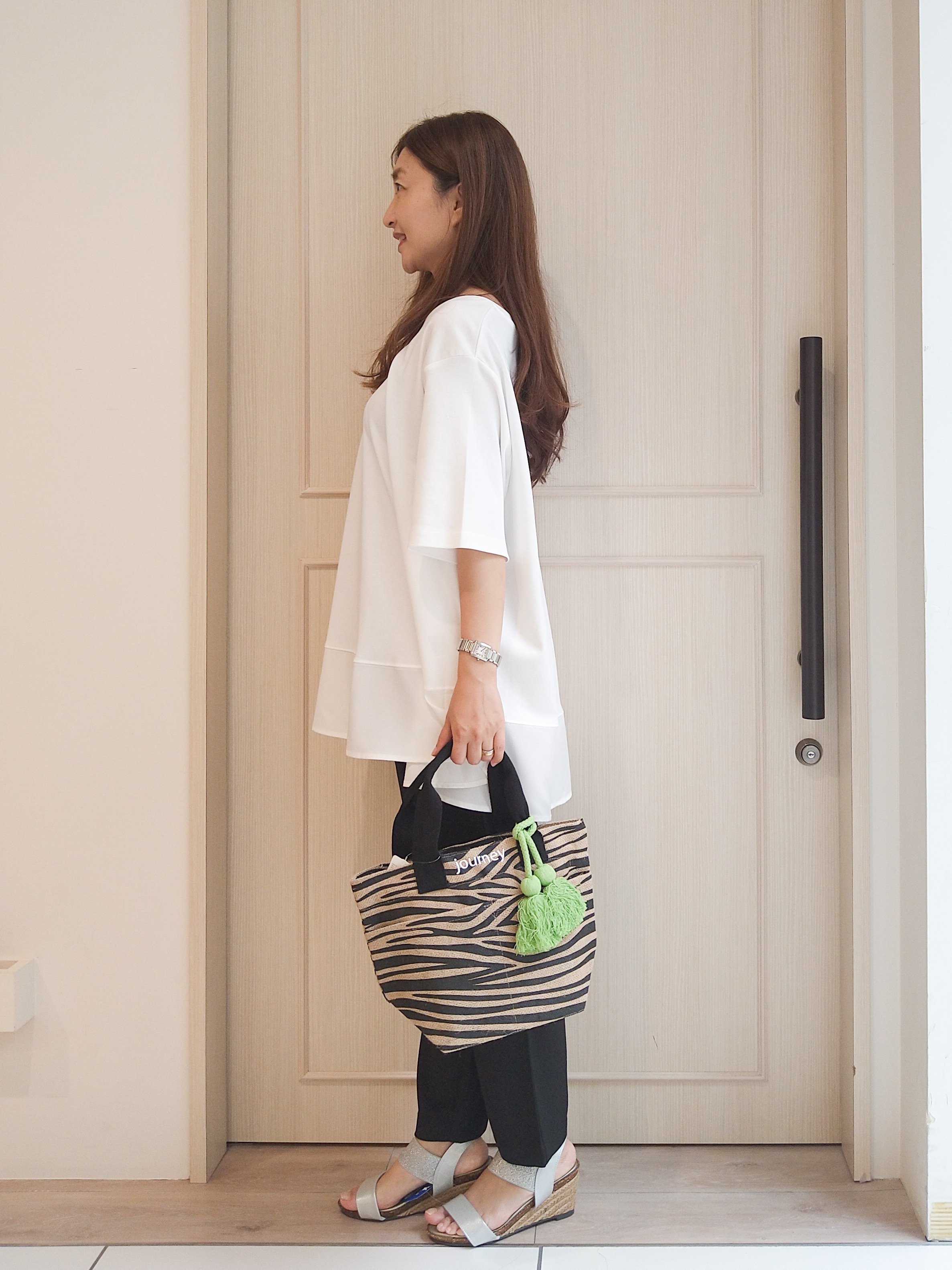mi-saさんの「SHOO･LA･RUE｜【UV/抗菌防臭/洗濯機可】体型カバーも叶う 裾切り替えAライントップス」を使ったコーディネート