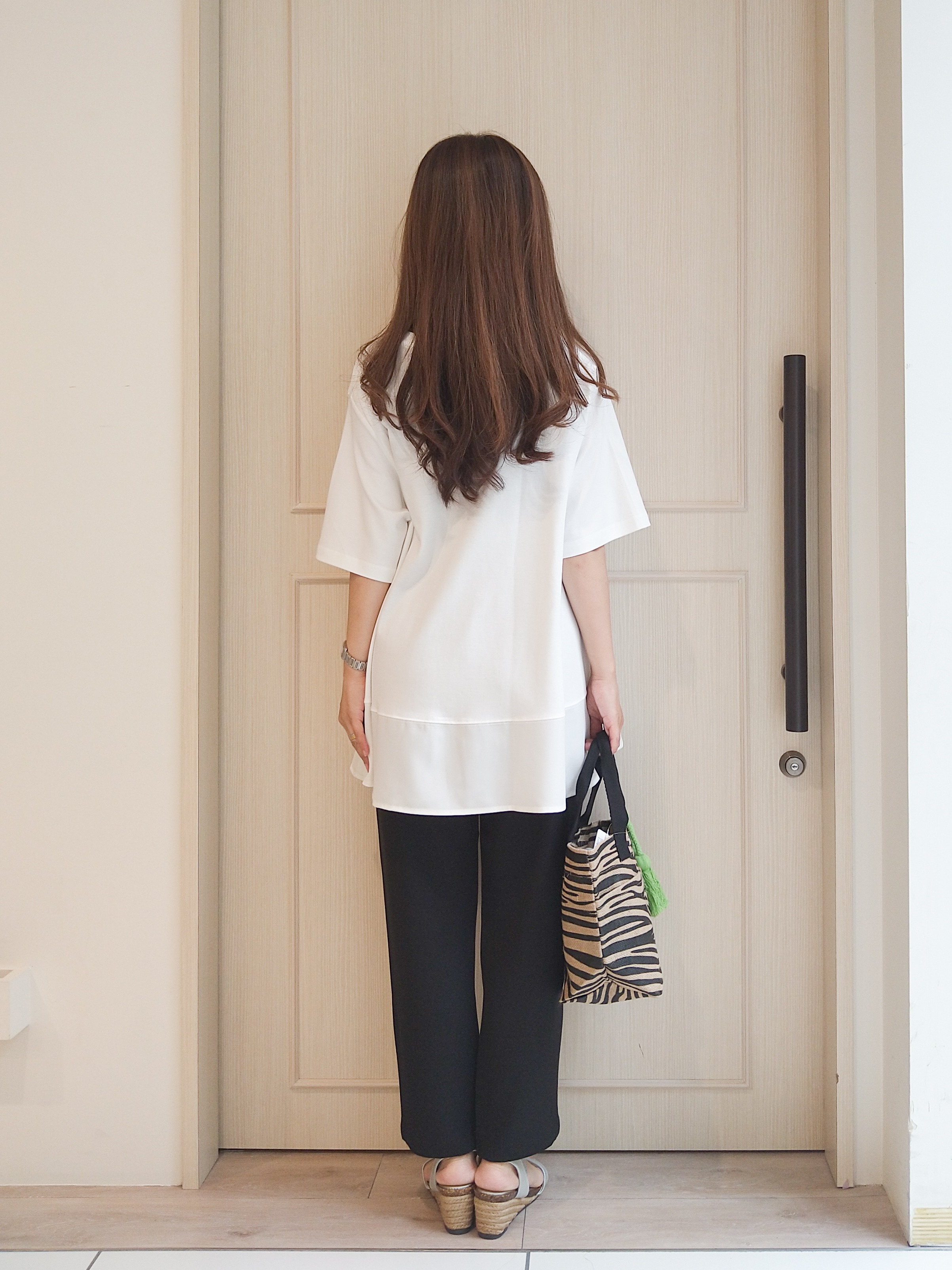 mi-saさんの「SHOO･LA･RUE｜【UV/抗菌防臭/洗濯機可】体型カバーも叶う 裾切り替えAライントップス」を使ったコーディネート