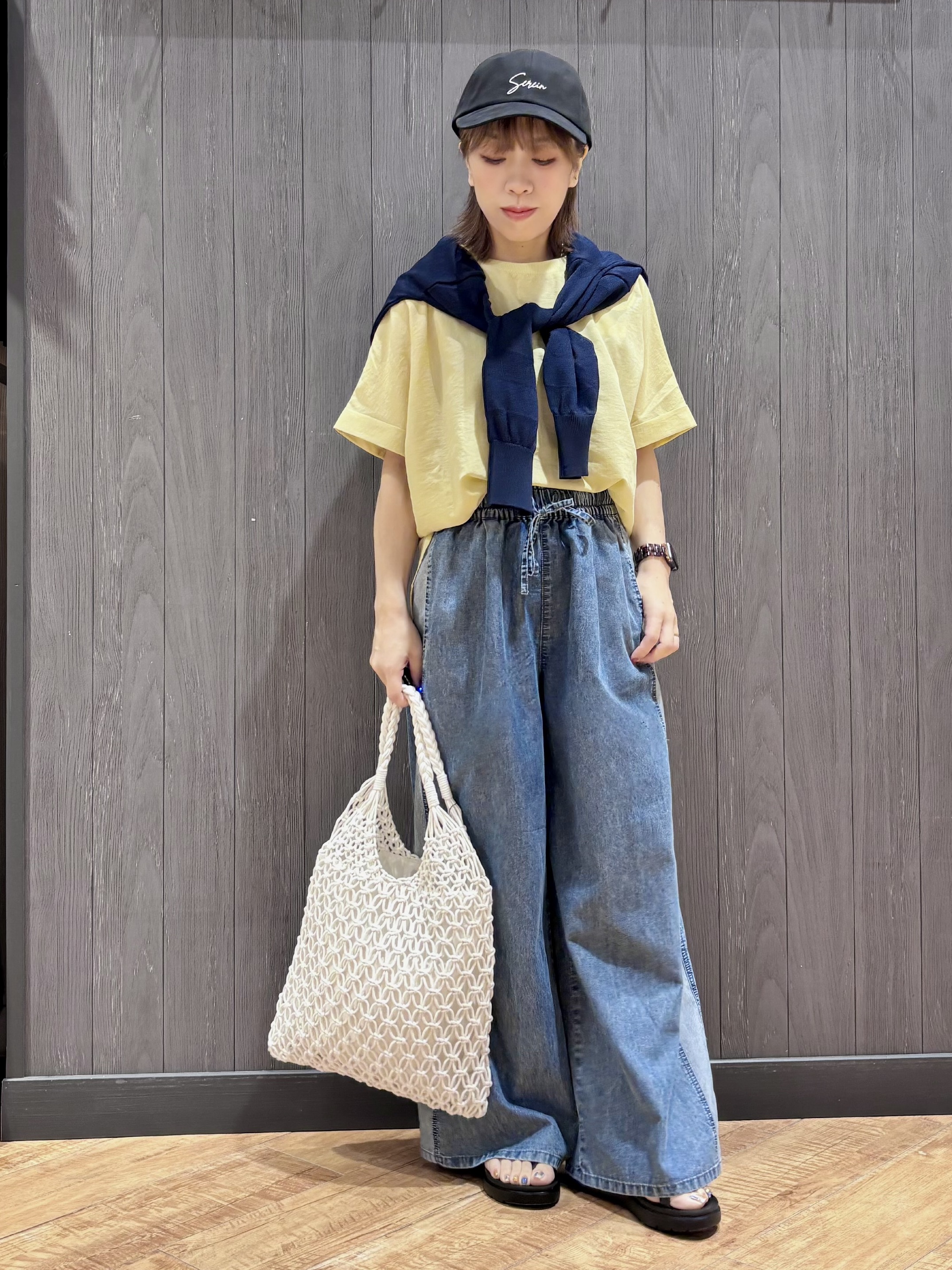 meiさんの「SHOO･LA･RUE｜【着丈選べる/体型カバー】洗濯後しわになりにくい さらっと快適ドルマントップス」を使ったコーディネート