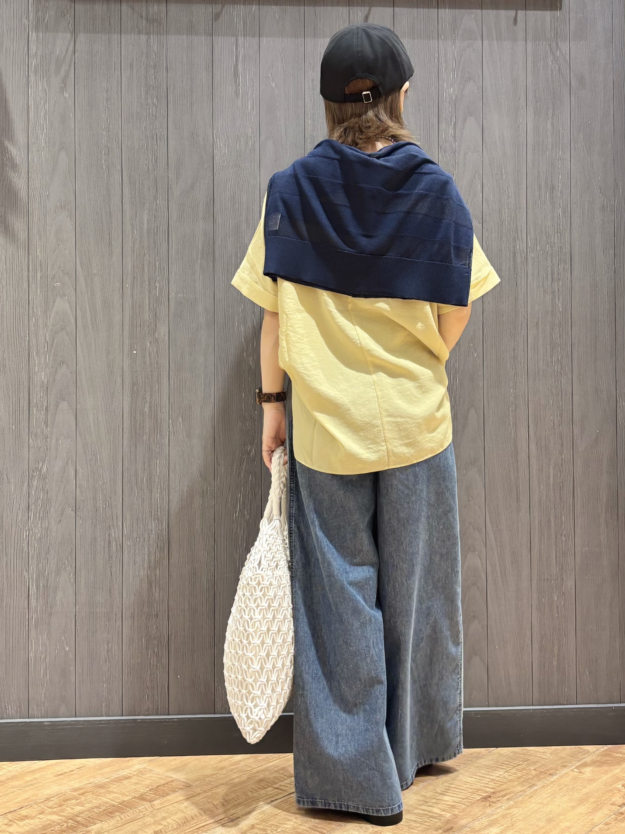 meiさんの「SHOO･LA･RUE｜【着丈選べる/体型カバー】洗濯後しわになりにくい さらっと快適ドルマントップス」を使ったコーディネート