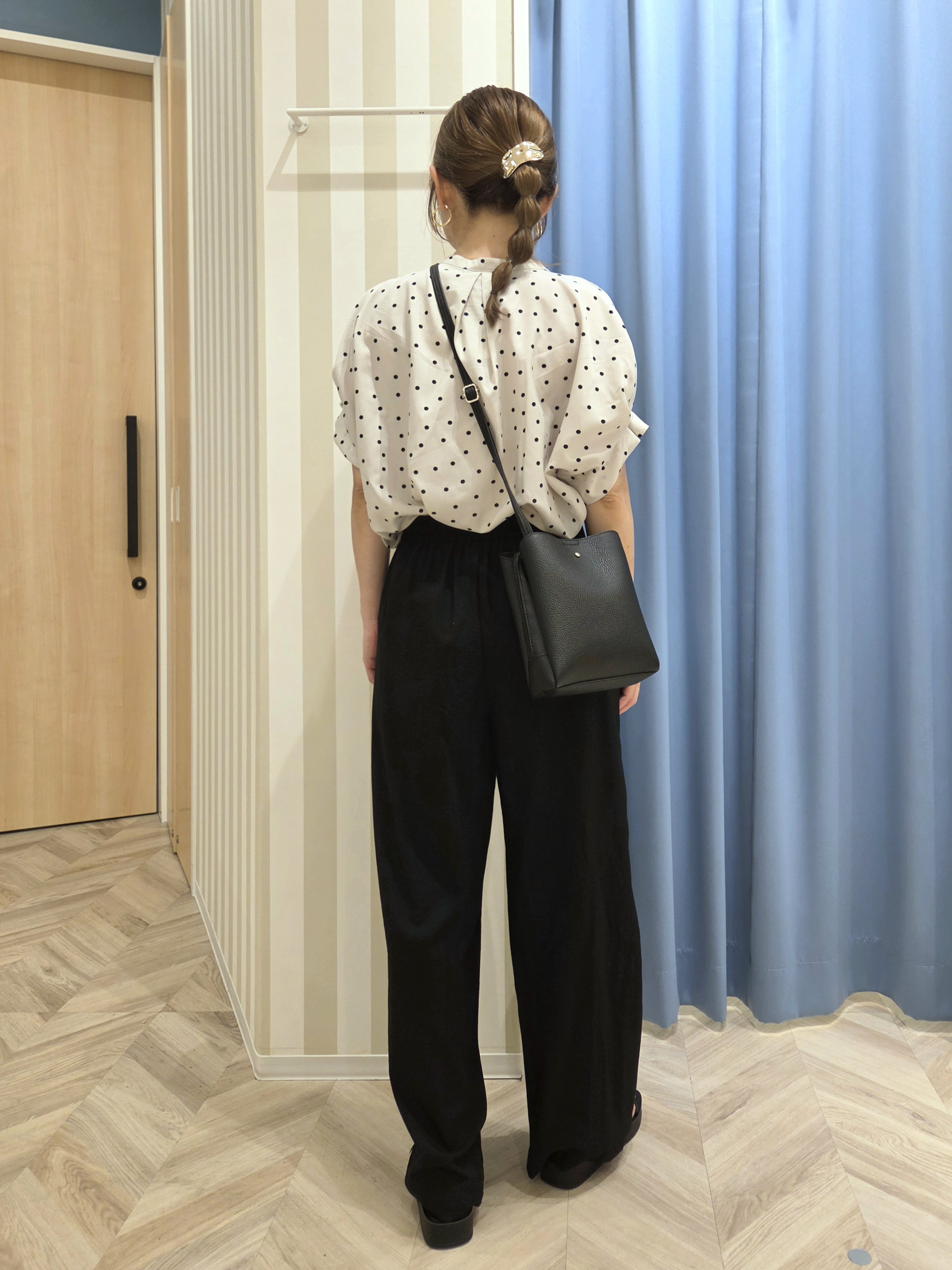 Ikumiさんの「SHOO･LA･RUE｜【洗濯機可／洗濯後しわになりにくい】大人の甘さをプラスする ドット柄袖タックブラウス」を使ったコーディネート
