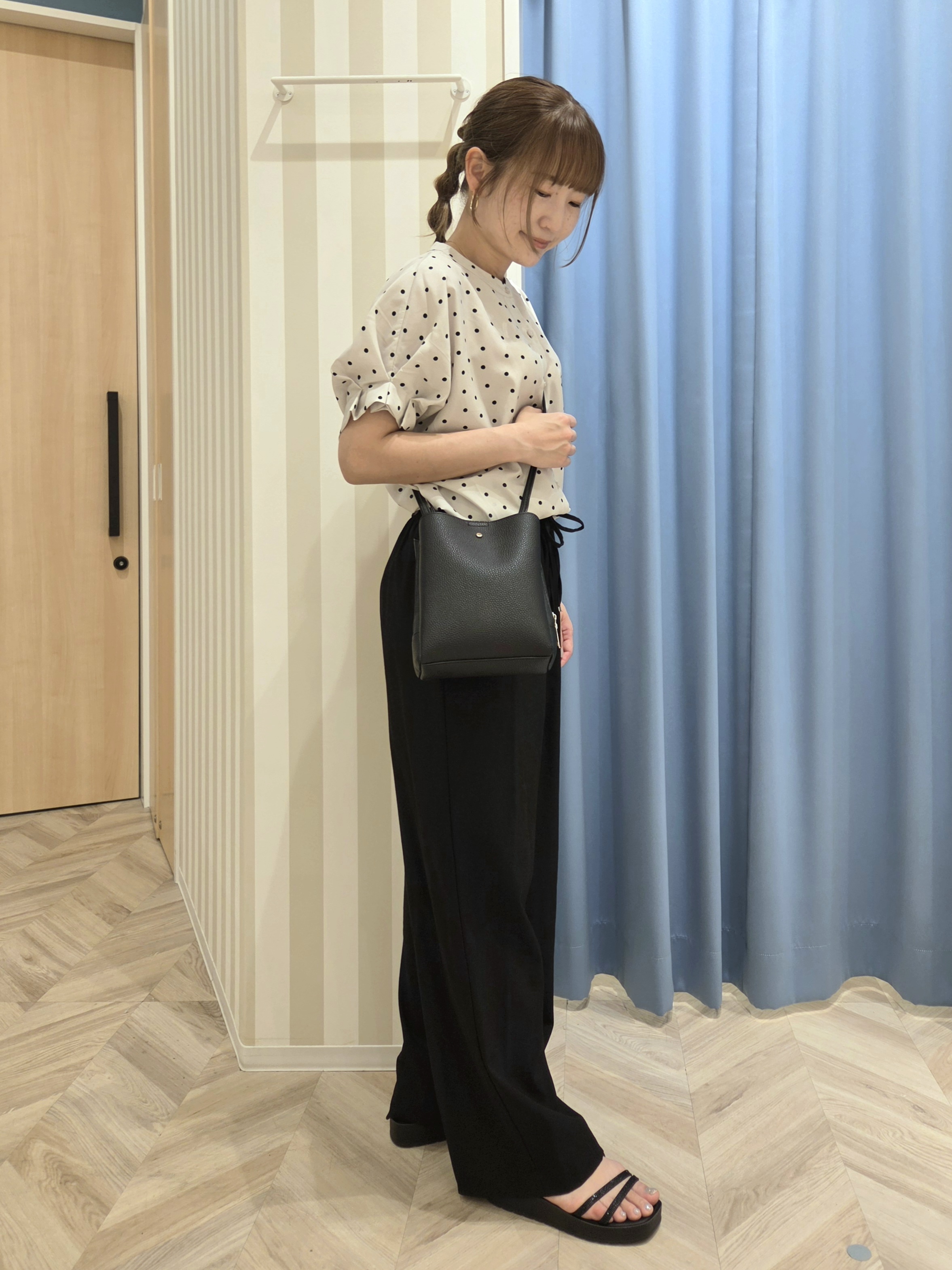 Ikumiさんの「SHOO･LA･RUE｜【洗濯機可／洗濯後しわになりにくい】大人の甘さをプラスする ドット柄袖タックブラウス」を使ったコーディネート