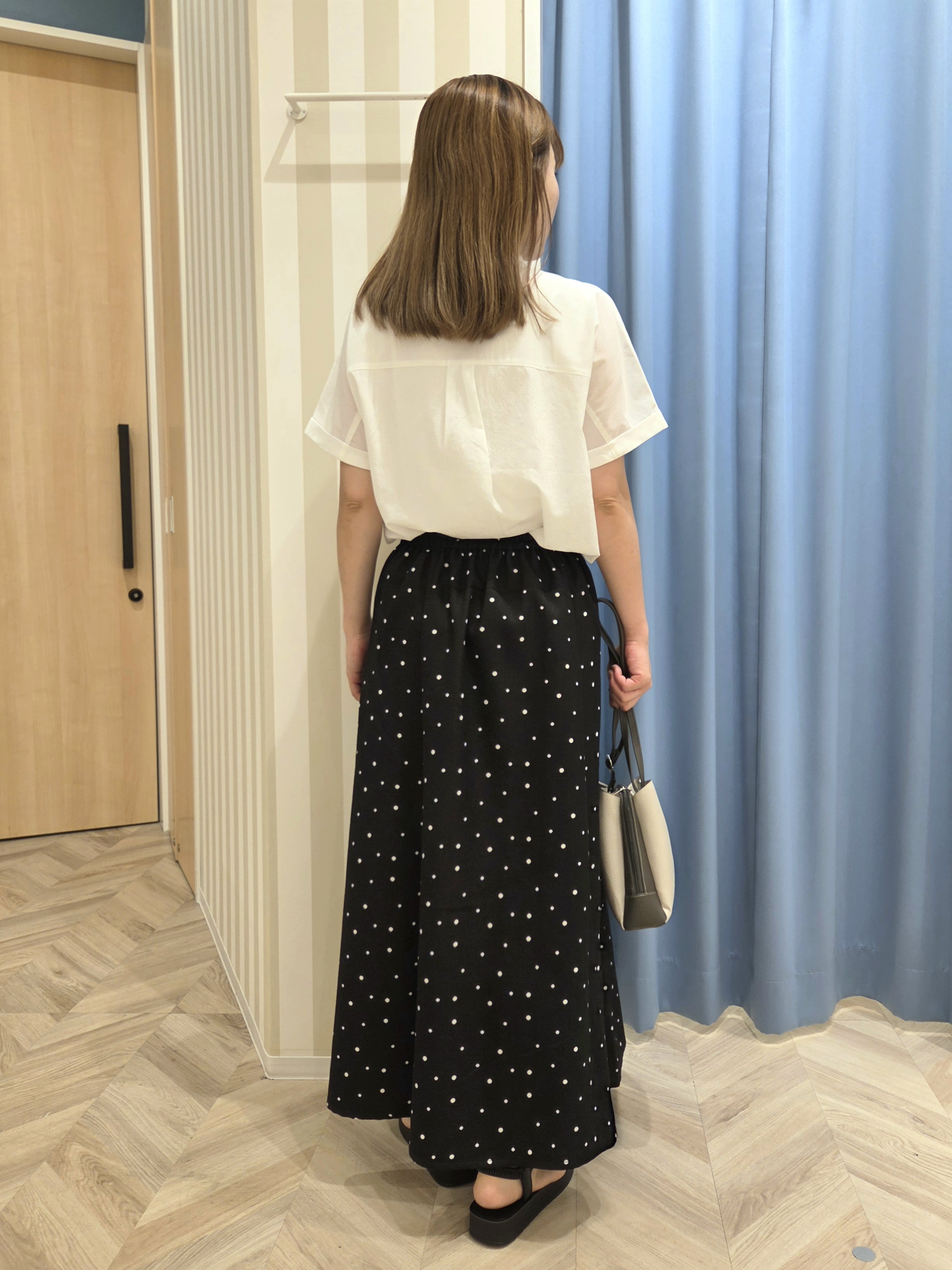 Ikumiさんの「SHOO･LA･RUE｜【通気性〇/UV/S-LL】風が通り抜ける 半袖バンドカラーシアーシャツ」を使ったコーディネート