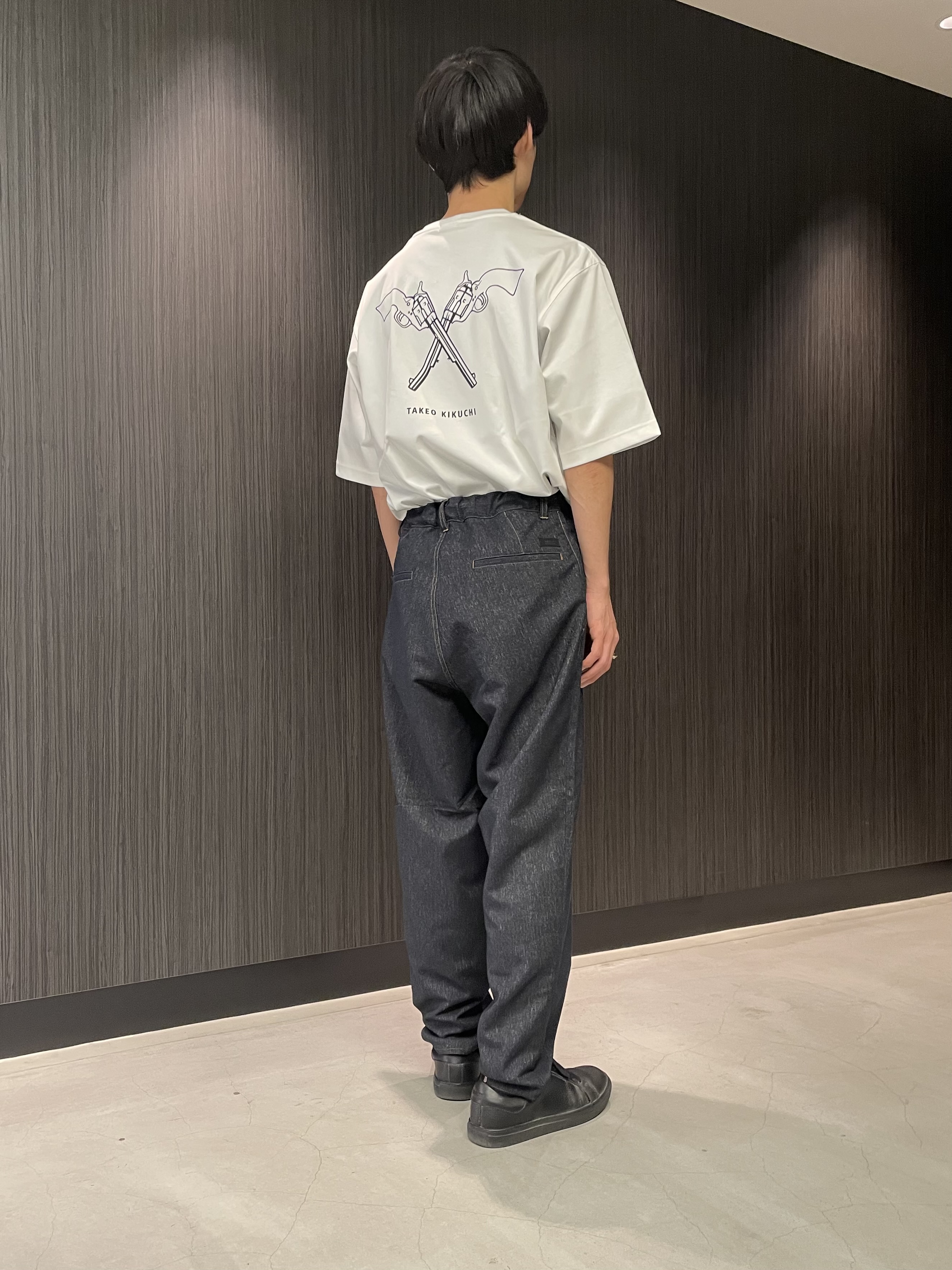 Okdさんの「TAKEO KIKUCHI｜【BOWLER HAT LABEL】アイスクリアコットン バッククロスピストル 半袖Tシャツ」を使ったコーディネート