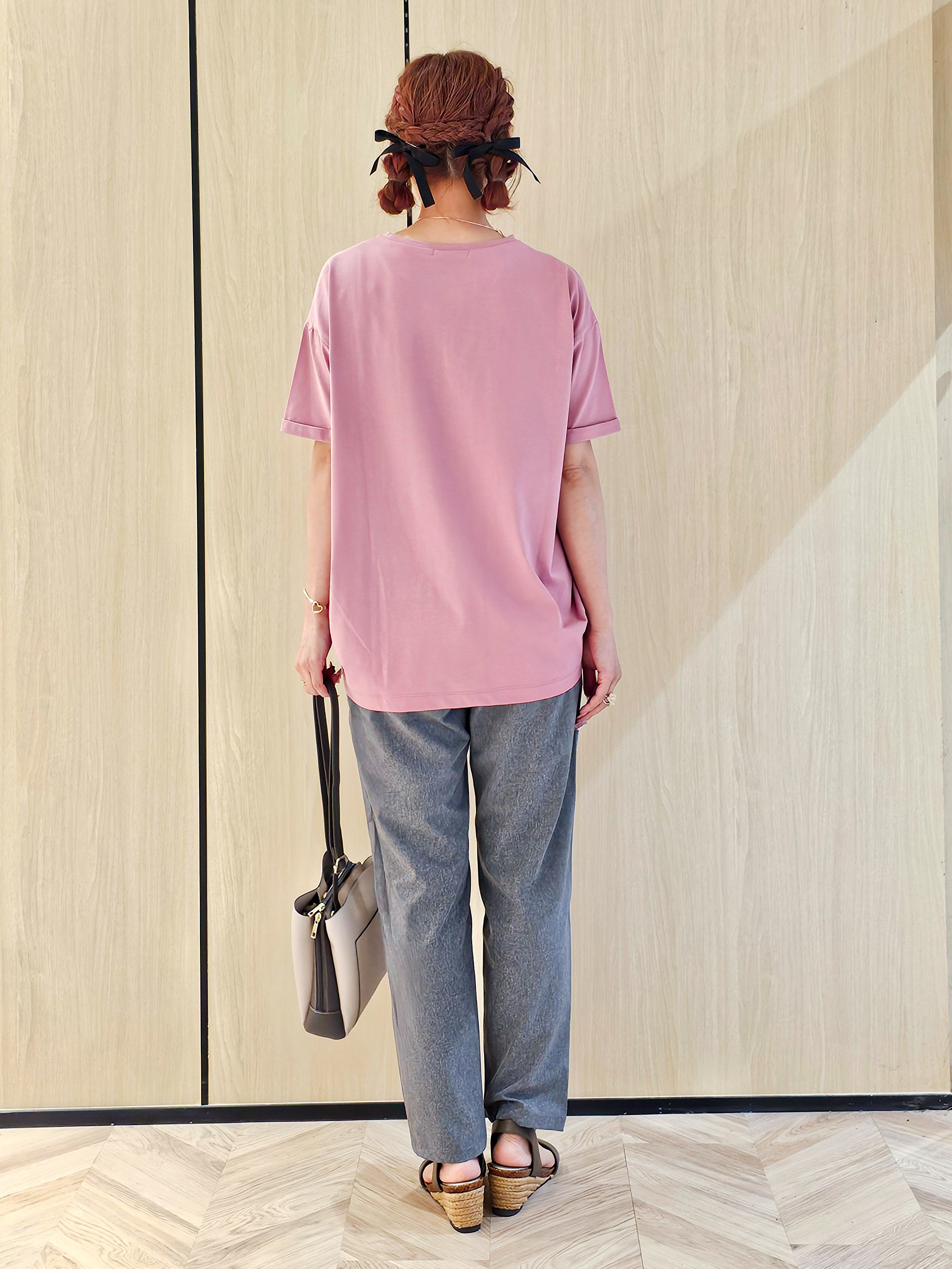 ゆゆさんの「SHOO･LA･RUE｜【体型カバー/S-LL/洗濯機可】インせず決まる フロントタックデザインTシャツ」を使ったコーディネート