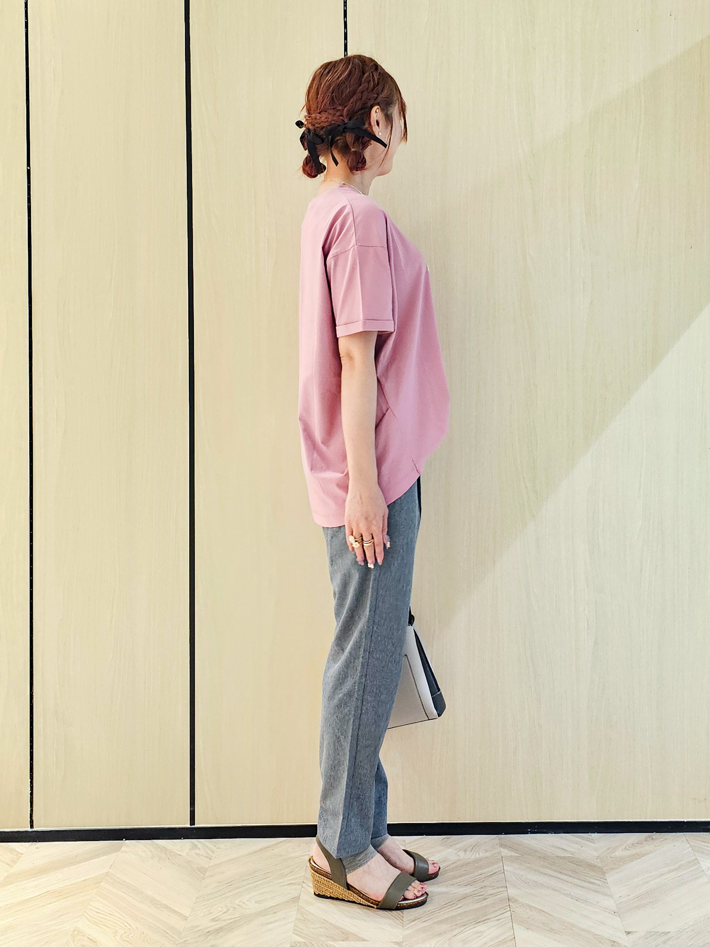 ゆゆさんの「SHOO･LA･RUE｜【体型カバー/S-LL/洗濯機可】インせず決まる フロントタックデザインTシャツ」を使ったコーディネート