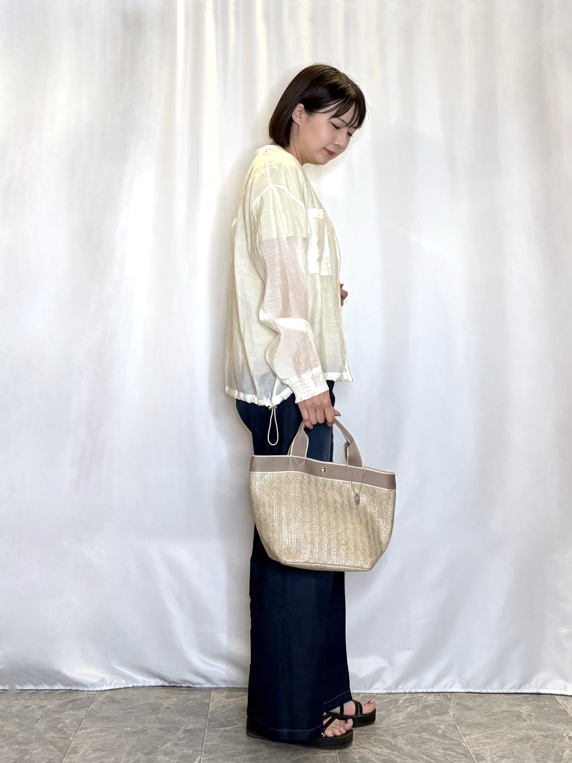 ネリさんの「SHOO･LA･RUE｜【S-LL/洗濯機可】夏に使える 程よい透け感のシアーブルゾン」を使ったコーディネート