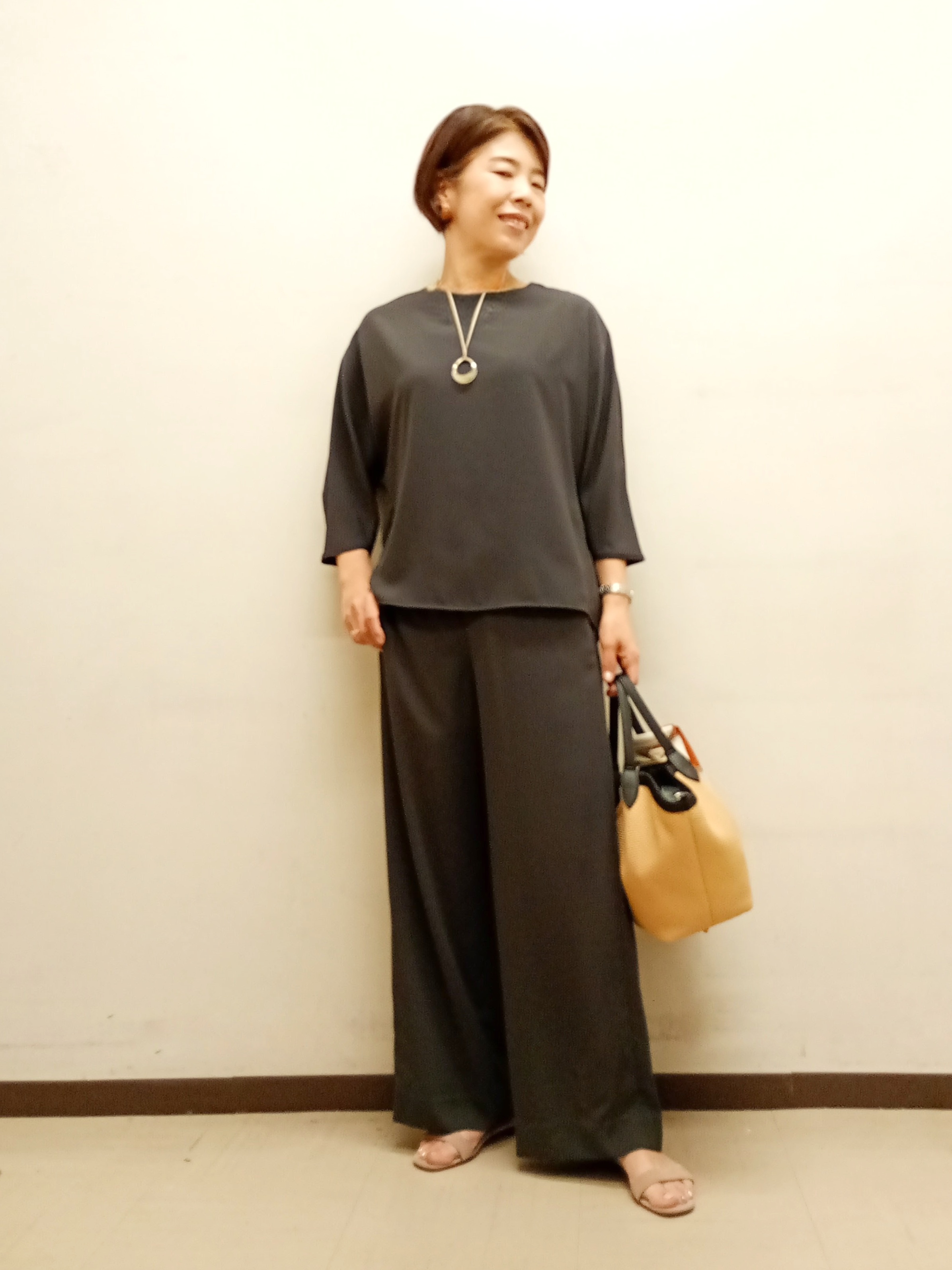 Kさんの「INDIVI｜【接触冷感／透湿／着る日傘】イージーワイドパンツ」を使ったコーディネート