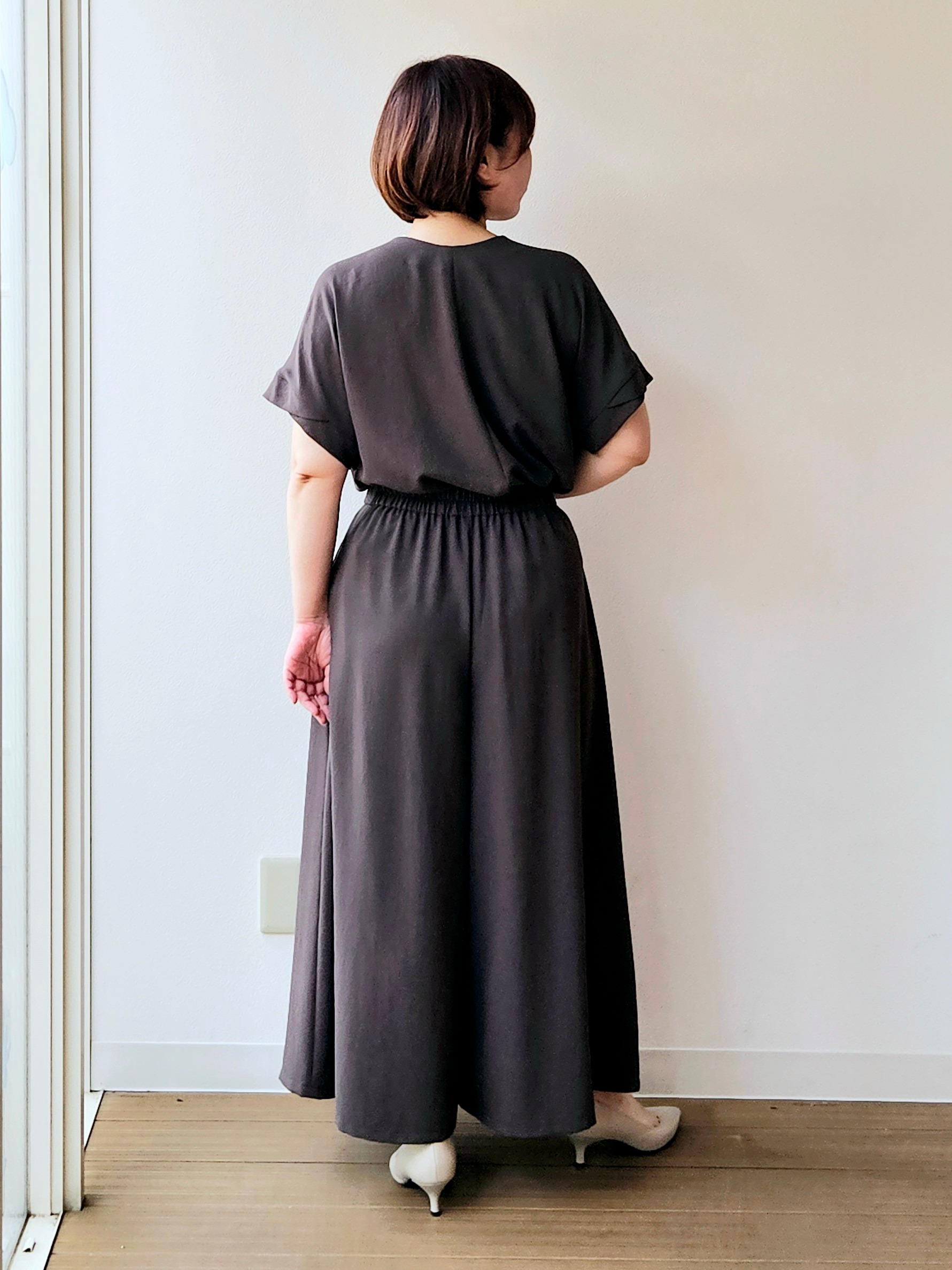 やじまさんの「UNTITLED｜【セットアップ可/UVカット/前後2WAY】リラクシーフレンチスリーブブラウス」を使ったコーディネート