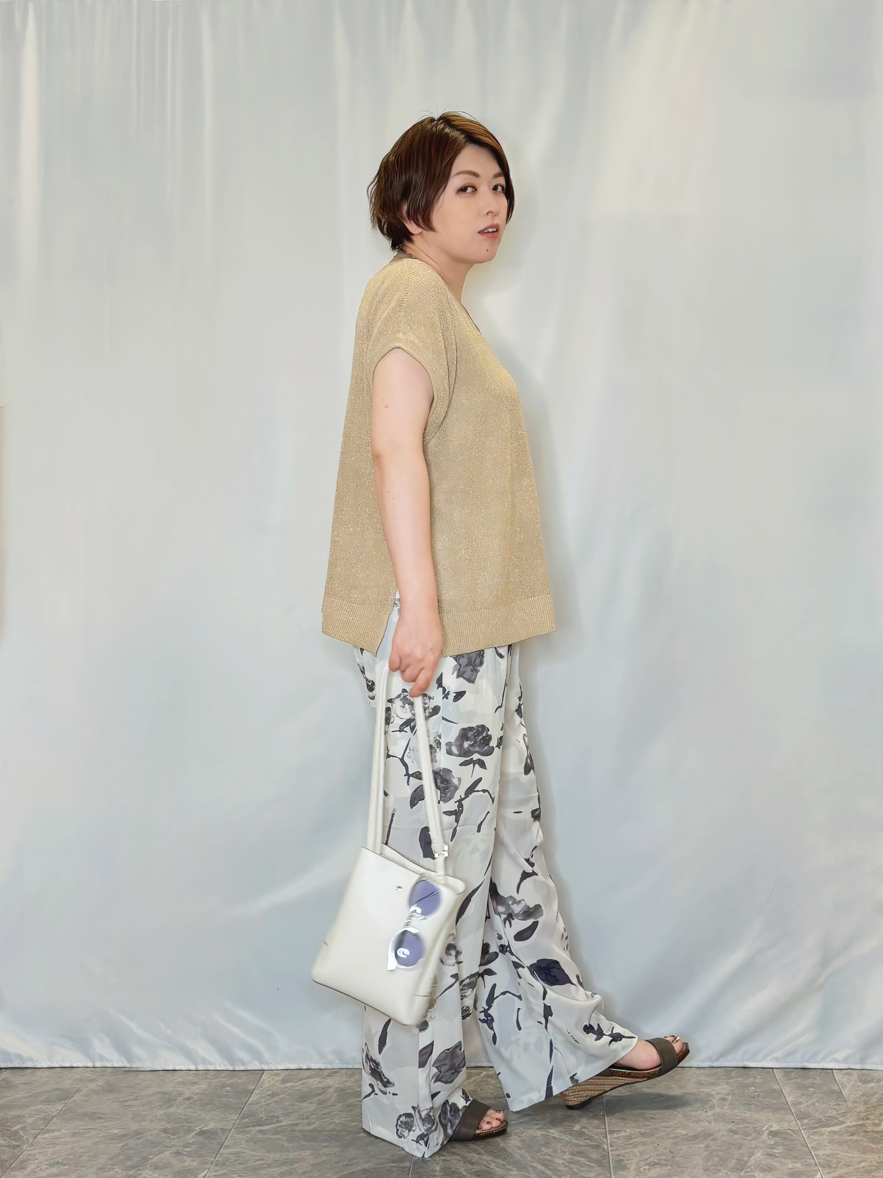たみさんの「SHOO･LA･RUE｜【2点セット/前後2WAY/洗濯機可/S-LL】体型カバーも叶う ラメ畦ニット+タンクトップ」を使ったコーディネート
