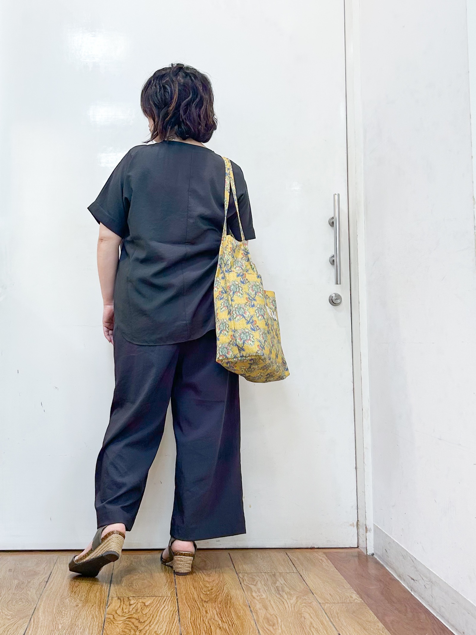 haruさんの「SHOO･LA･RUE｜【着丈選べる/体型カバー】洗濯後しわになりにくい さらっと快適ドルマントップス」を使ったコーディネート