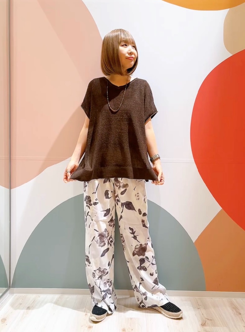 長男さんの「SHOO･LA･RUE｜【2点セット/前後2WAY/洗濯機可/S-LL】体型カバーも叶う ラメ畦ニット+タンクトップ」を使ったコーディネート