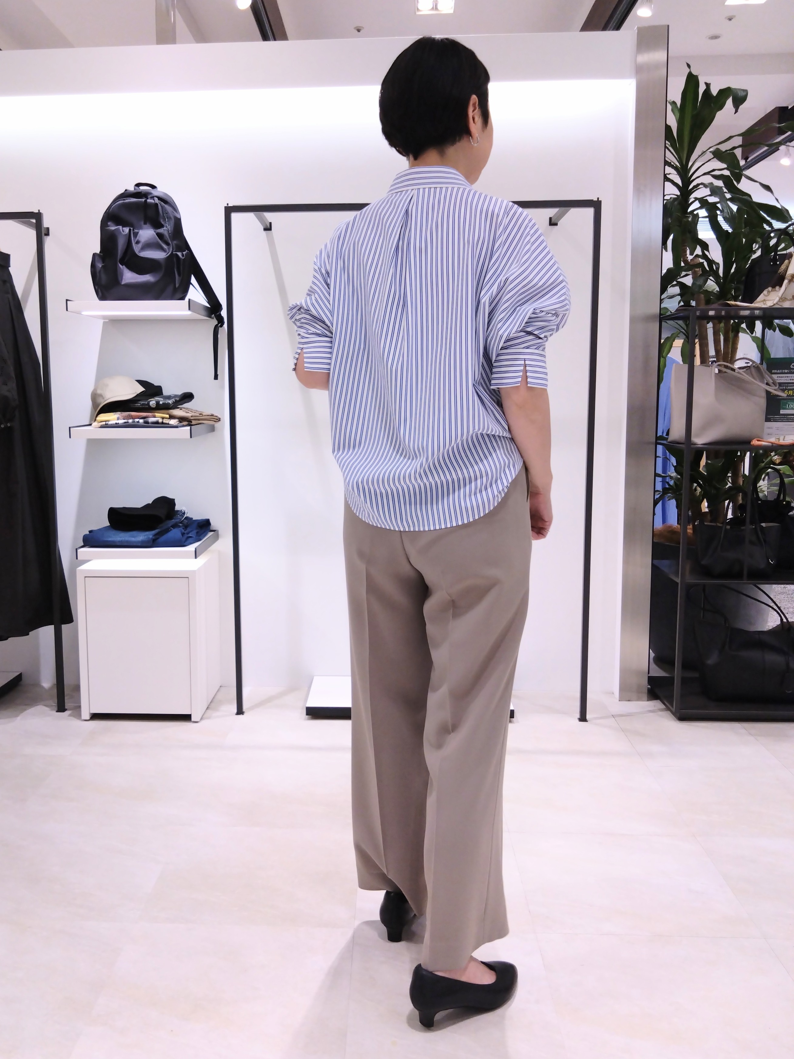 まちこさんの「UNTITLED｜【接触冷感/吸水速乾/UVカット】ドルマンスリーブシャツ」を使ったコーディネート