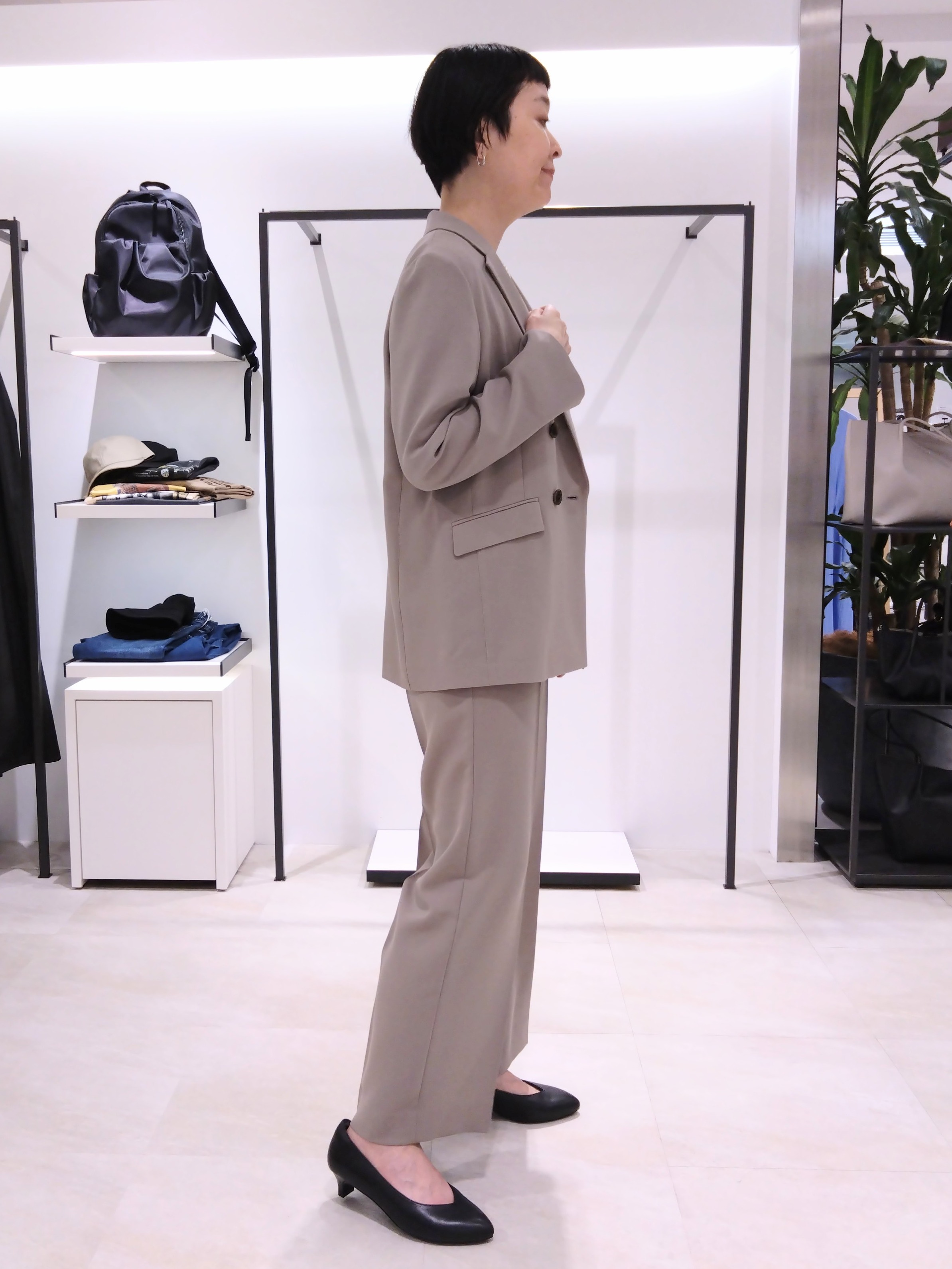 まちこさんの「UNTITLED｜【新色追加/セットアップ可】エアリー ダブルブレストジャケット」を使ったコーディネート