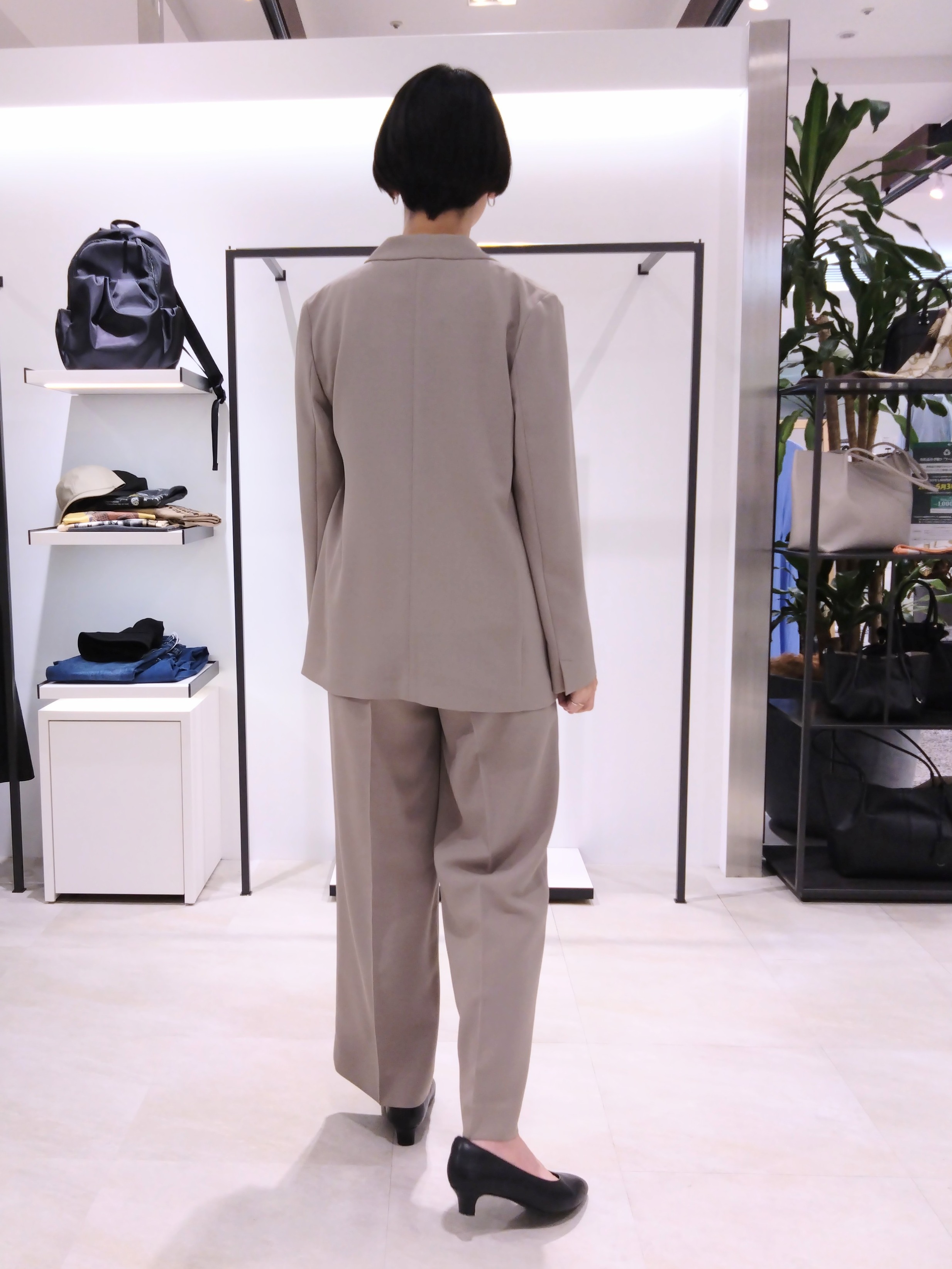 まちこさんの「UNTITLED｜【新色追加/セットアップ可】エアリー ダブルブレストジャケット」を使ったコーディネート