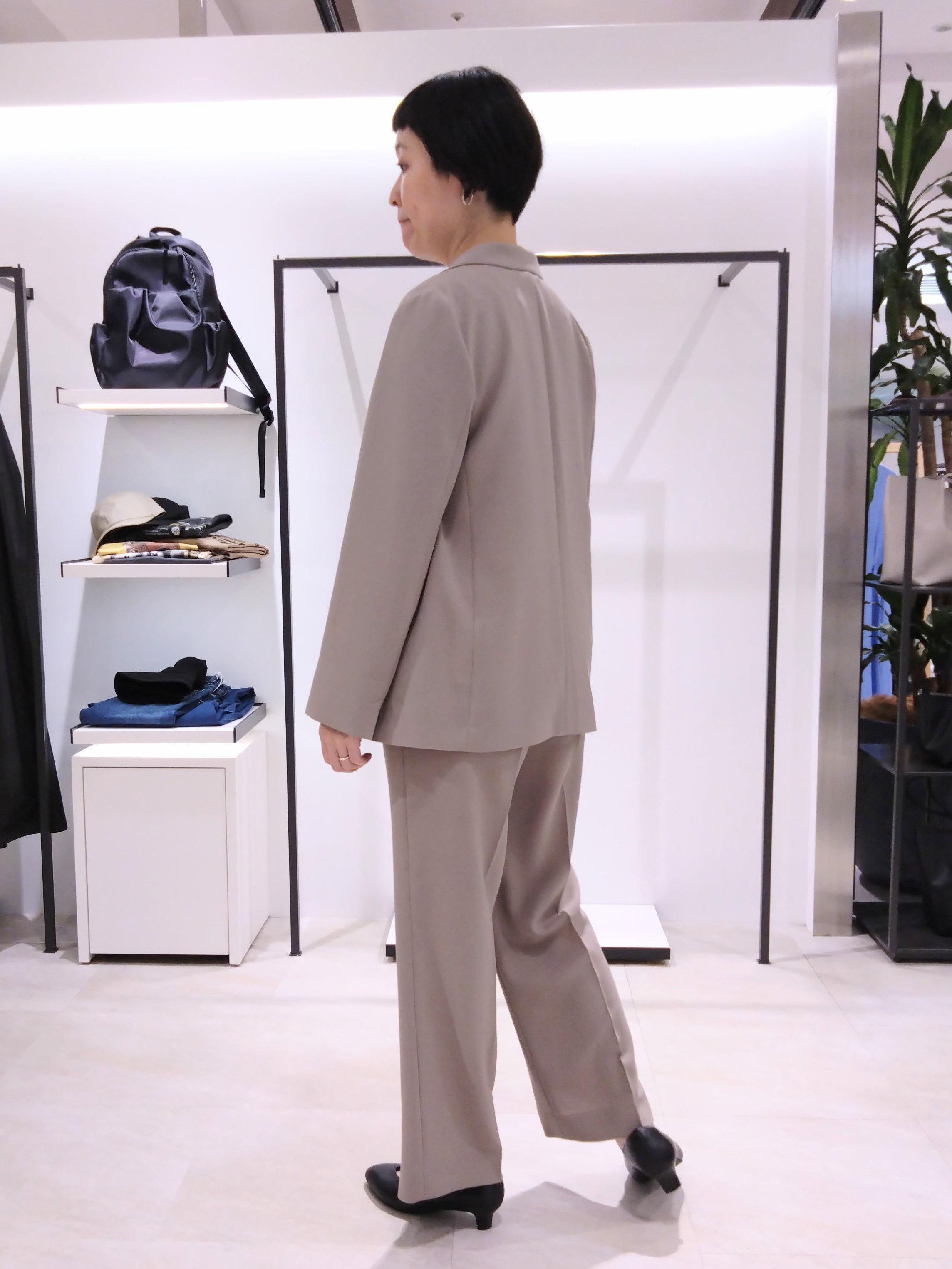 まちこさんの「UNTITLED｜【新色追加/セットアップ可】エアリー ダブルブレストジャケット」を使ったコーディネート