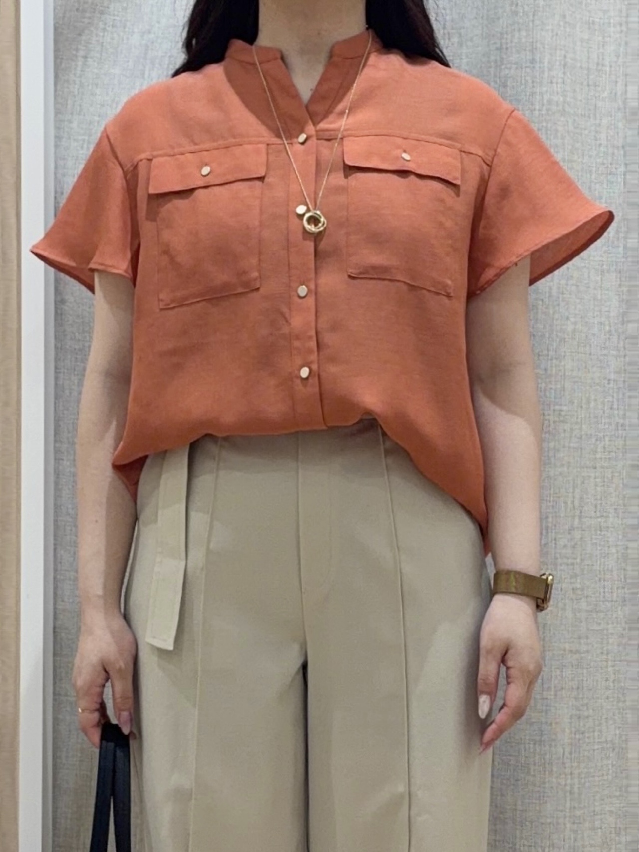 minamiさんの「grove｜【洗濯機OK/SETUP可】シワになりにくい、フレアスリーブブラウス」を使ったコーディネート
