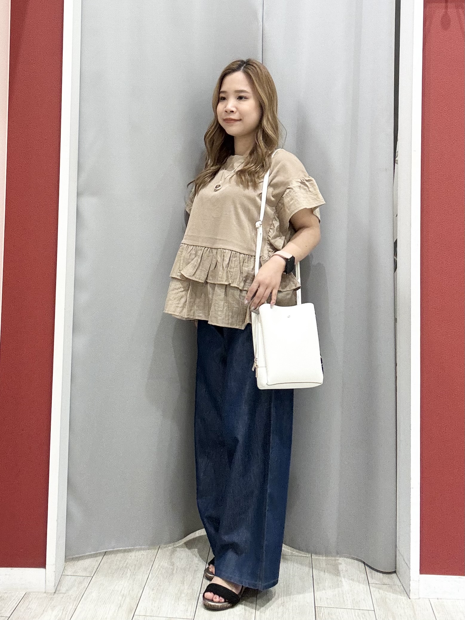 shioさんの「SHOO･LA･RUE｜【S-LL/洗濯機可】着るだけで決まる 主役級フリルトップス」を使ったコーディネート