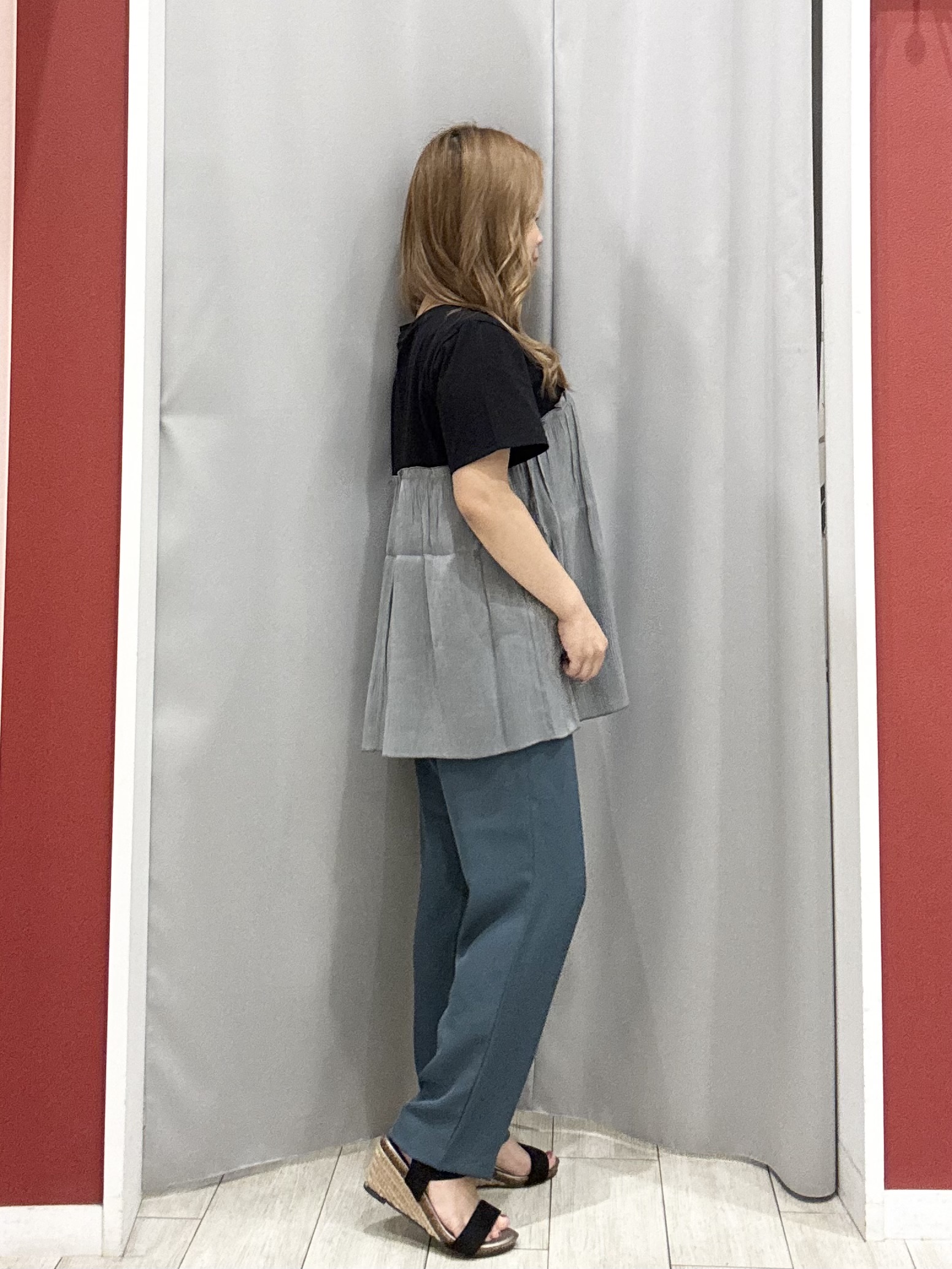 shioさんの「SHOO･LA･RUE｜【体型カバー】1枚でインせず決まる きらきらビスチェ風Tシャツ」を使ったコーディネート