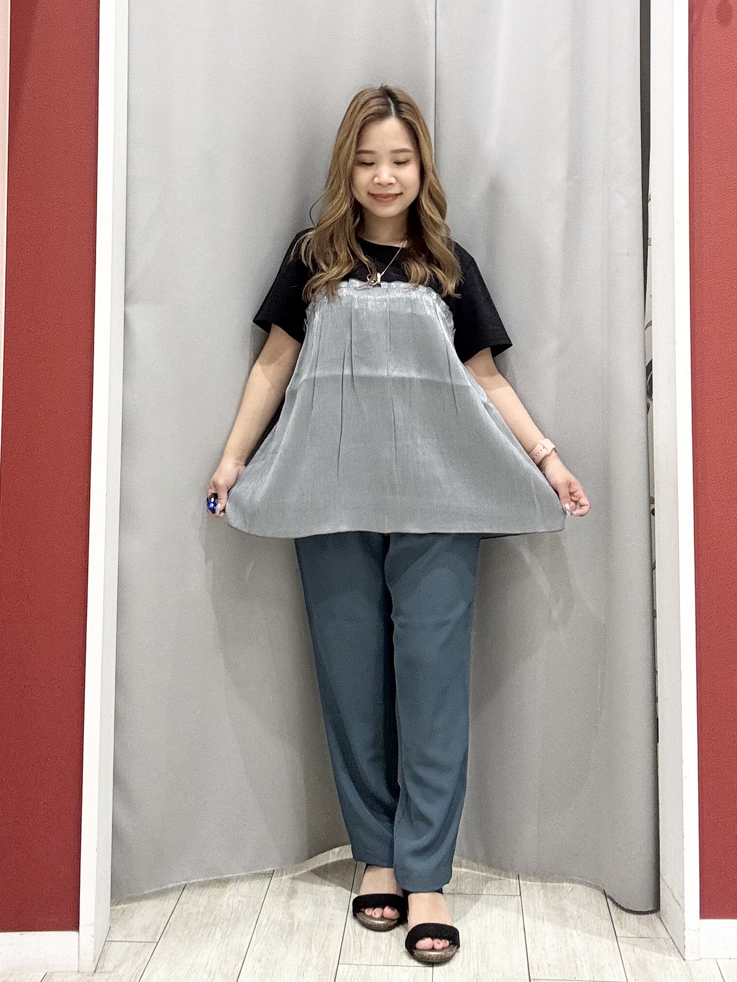 shioさんの「SHOO･LA･RUE｜【体型カバー】1枚でインせず決まる きらきらビスチェ風Tシャツ」を使ったコーディネート
