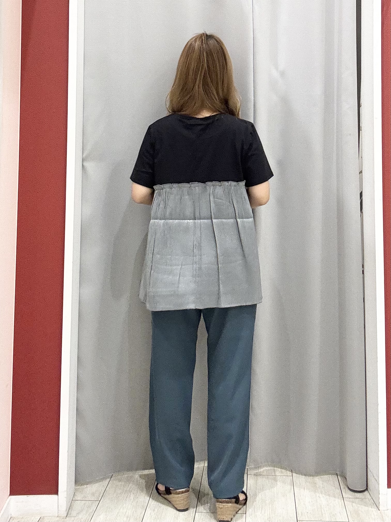 shioさんの「SHOO･LA･RUE｜【体型カバー】1枚でインせず決まる きらきらビスチェ風Tシャツ」を使ったコーディネート