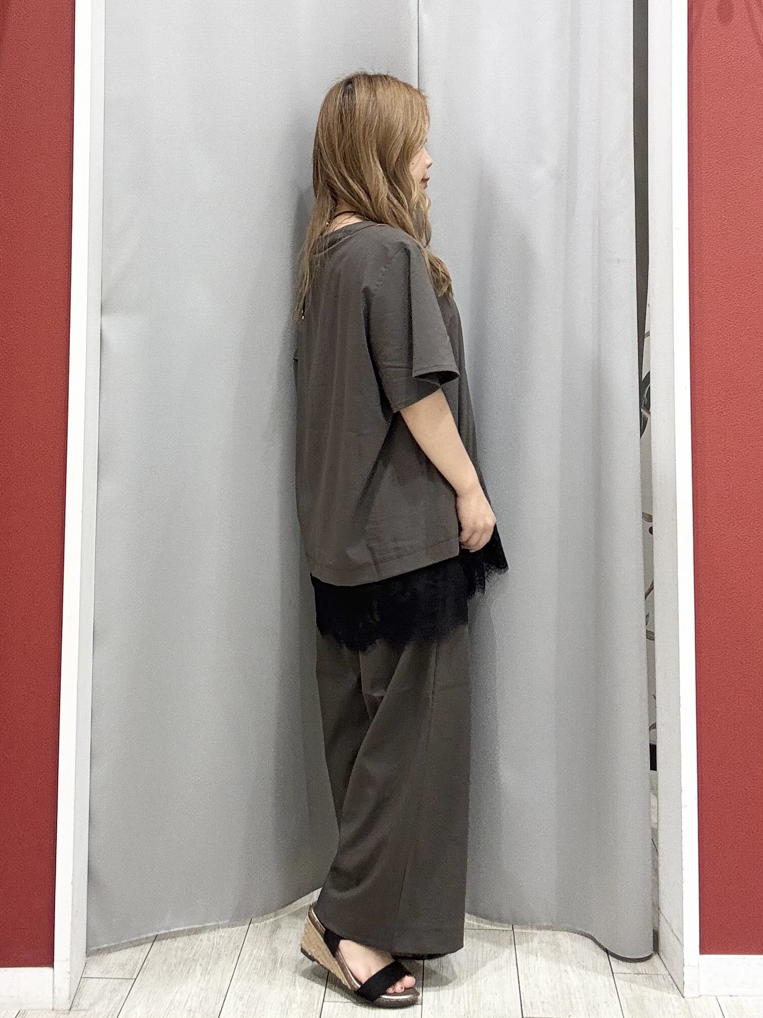 shioさんの「SHOO･LA･RUE｜【S-LL/洗濯機可】軽凛(かろりん) 楽に着られて上品 裾レーススキッパーブラウス」を使ったコーディネート