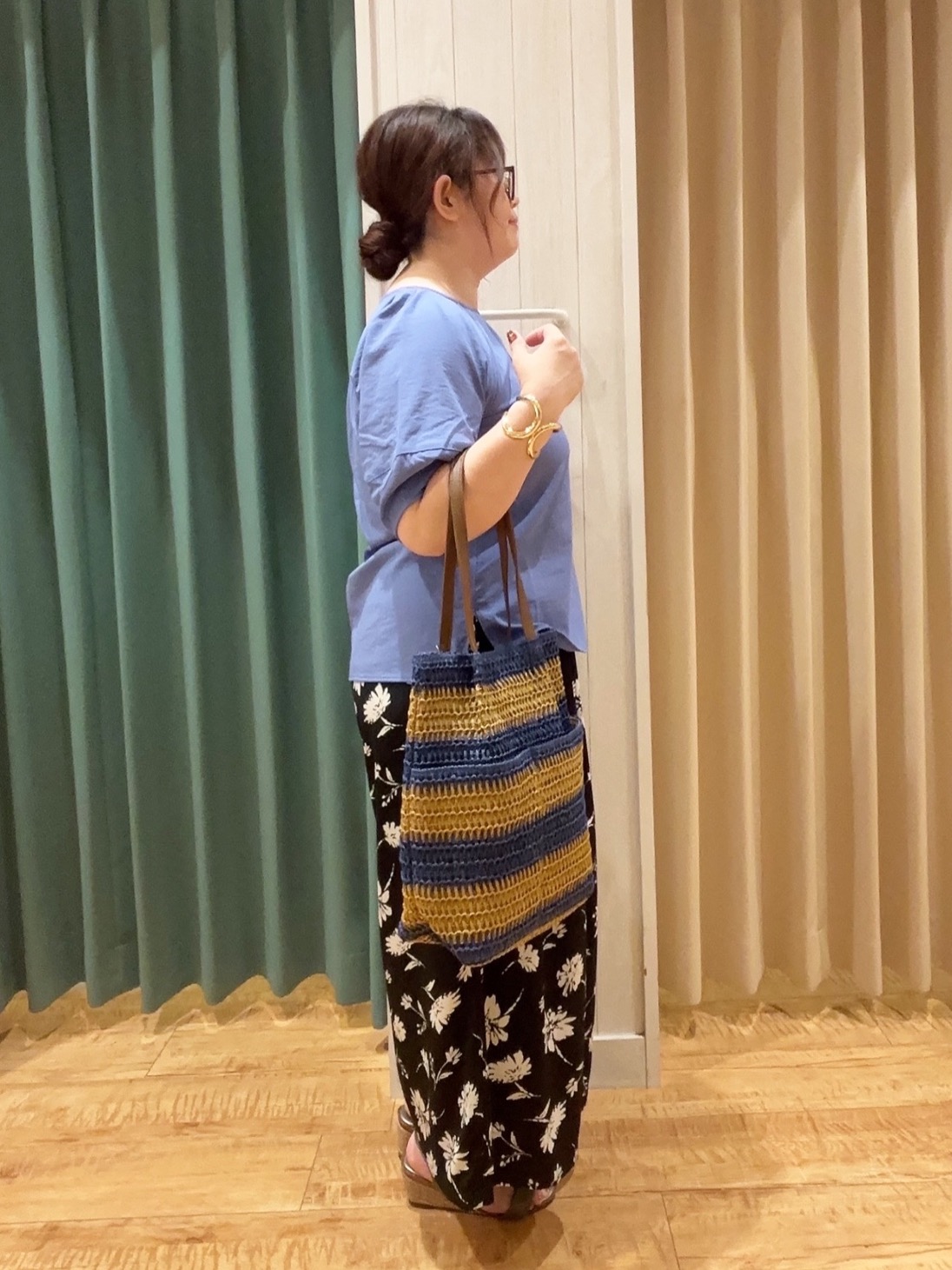 タガさんの「SHOO･LA･RUE｜【S-LL/洗濯機可/セットアップ可】軽凛(かろりん) タックブラウス」を使ったコーディネート