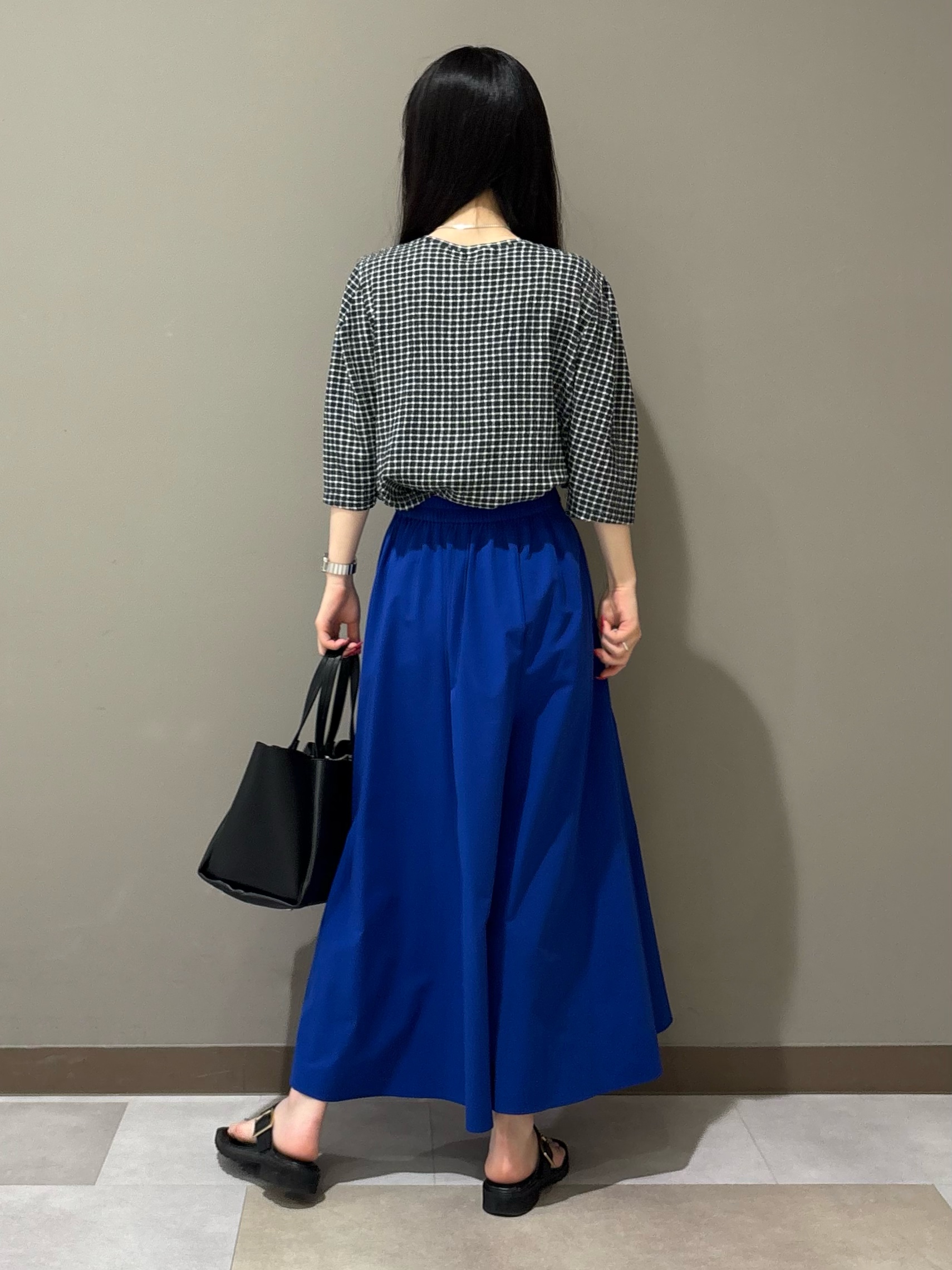 KEIKOさんの「INDIVI｜【UVケア／吸汗速乾】チェック柄タックボリュームスリーブトップス」を使ったコーディネート