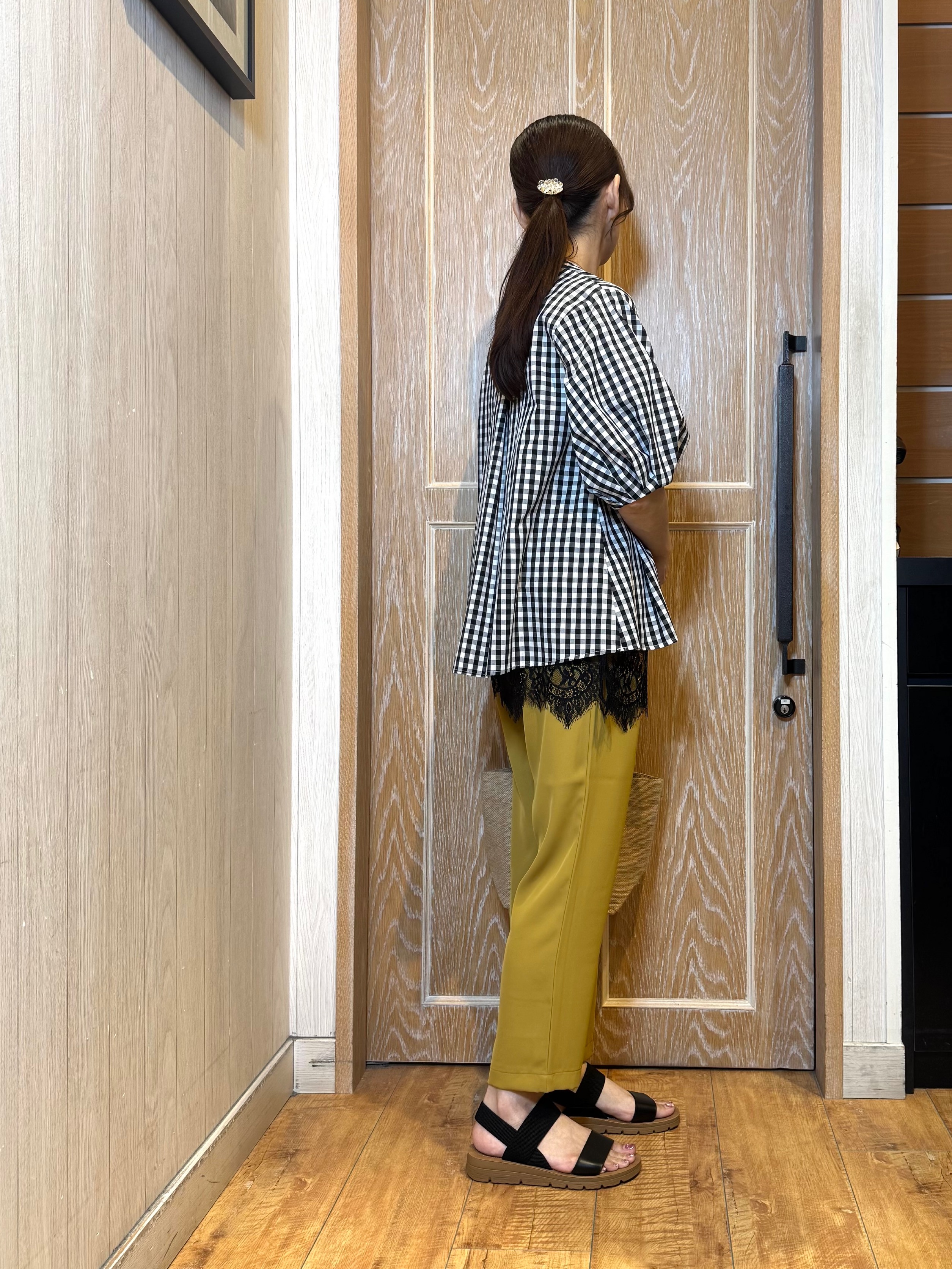 KAORIさんの「SHOO･LA･RUE｜【高レビュー/洗濯後しわになりにくい/インせず着られる】自然に体型カバー 麻調ペプラムブラウス」を使ったコーディネート