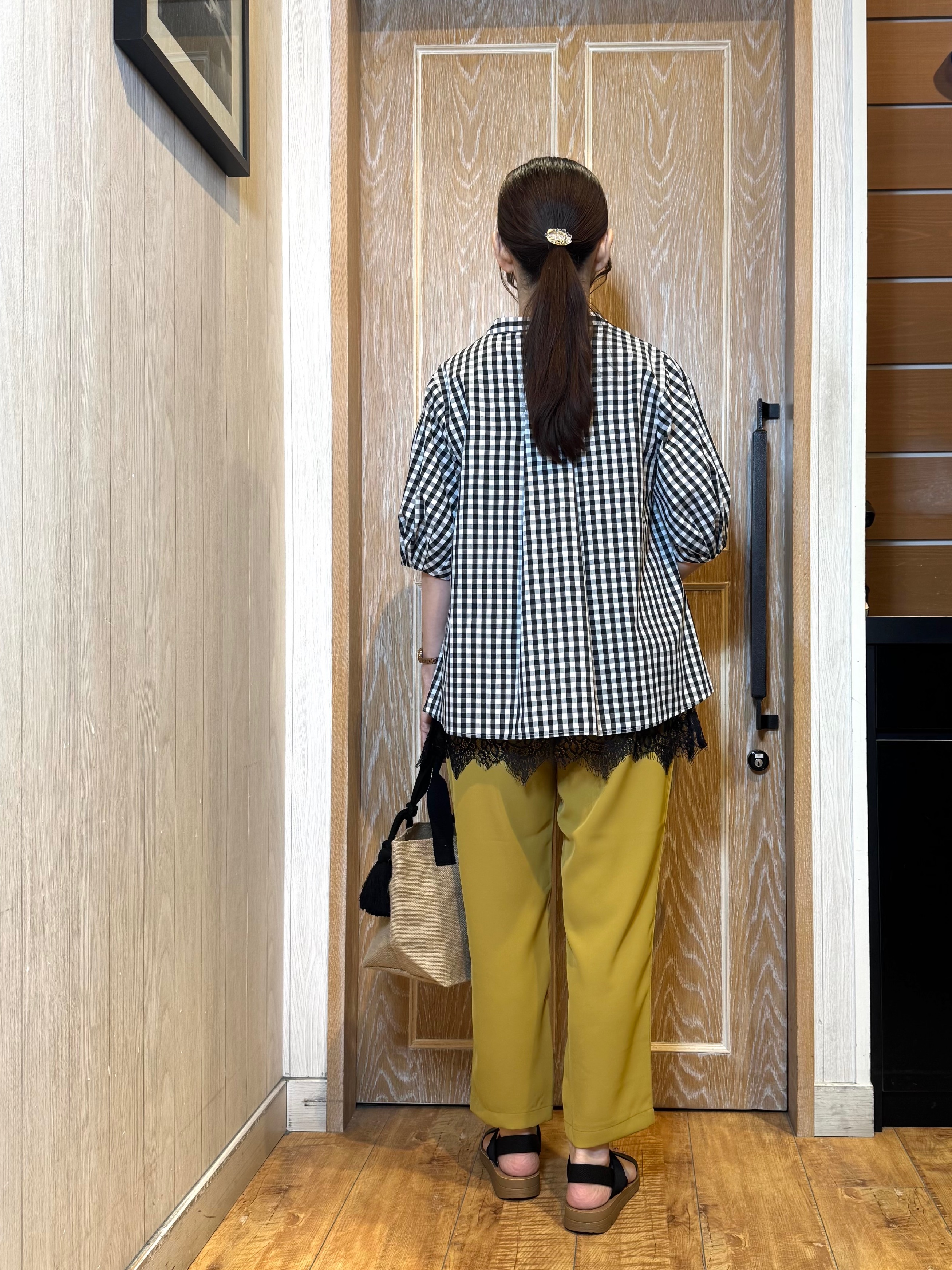 KAORIさんの「SHOO･LA･RUE｜【高レビュー/洗濯後しわになりにくい/インせず着られる】自然に体型カバー 麻調ペプラムブラウス」を使ったコーディネート