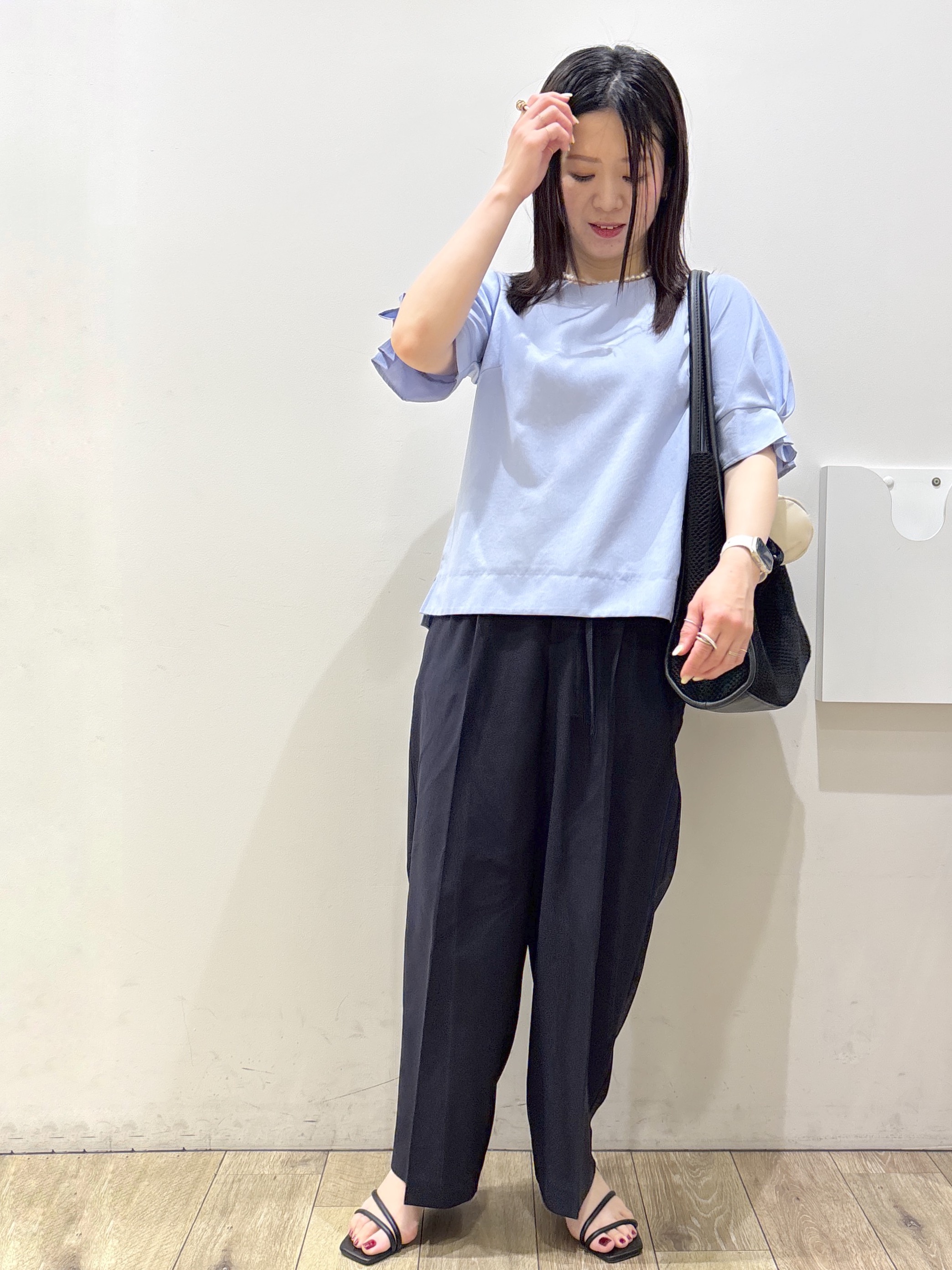 mameさんの「index｜【接触冷感／吸水速乾】タックパフスリーブブラウス《防シワ／洗濯機OK／XS～3L／8col》」を使ったコーディネート