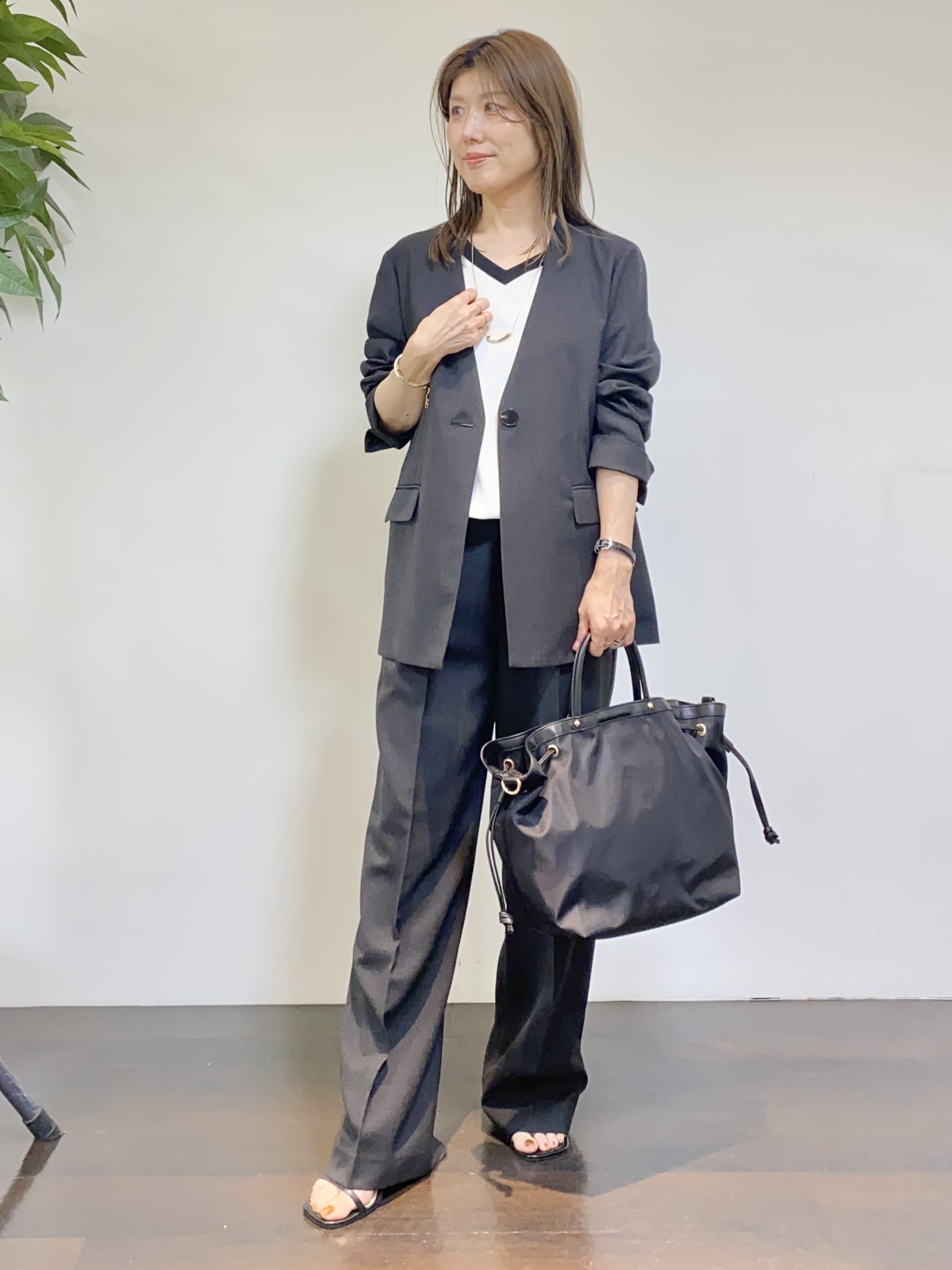 tomoさんの「UNTITLED｜◆【さらりと快適/セットアップ可/UV/接触冷感】スラブカラーレスジャケット」を使ったコーディネート