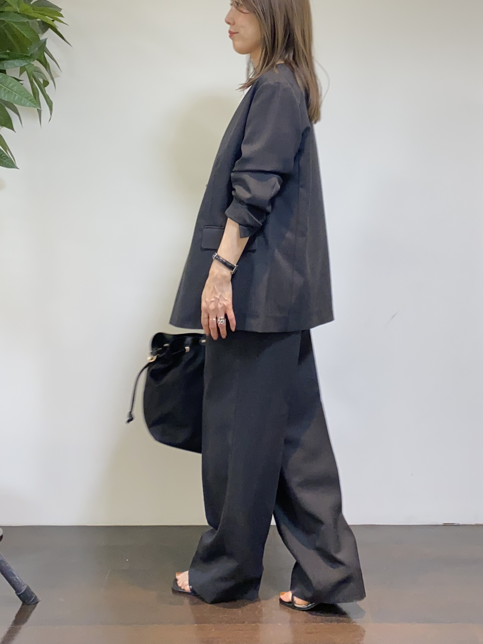 tomoさんの「UNTITLED｜◆【さらりと快適/セットアップ可/UV/接触冷感】スラブカラーレスジャケット」を使ったコーディネート
