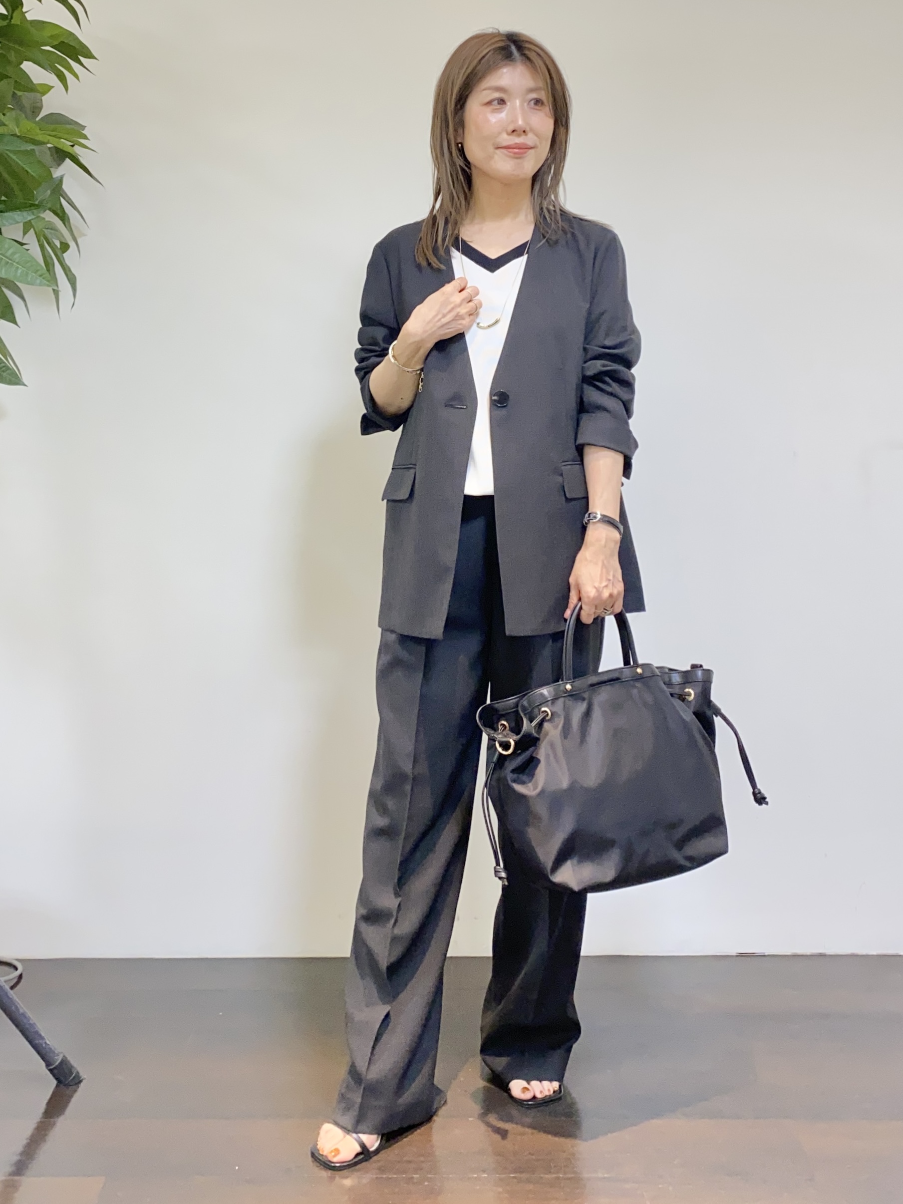 tomoさんの「UNTITLED｜◆【さらりと快適/セットアップ可/UV/接触冷感】スラブカラーレスジャケット」を使ったコーディネート