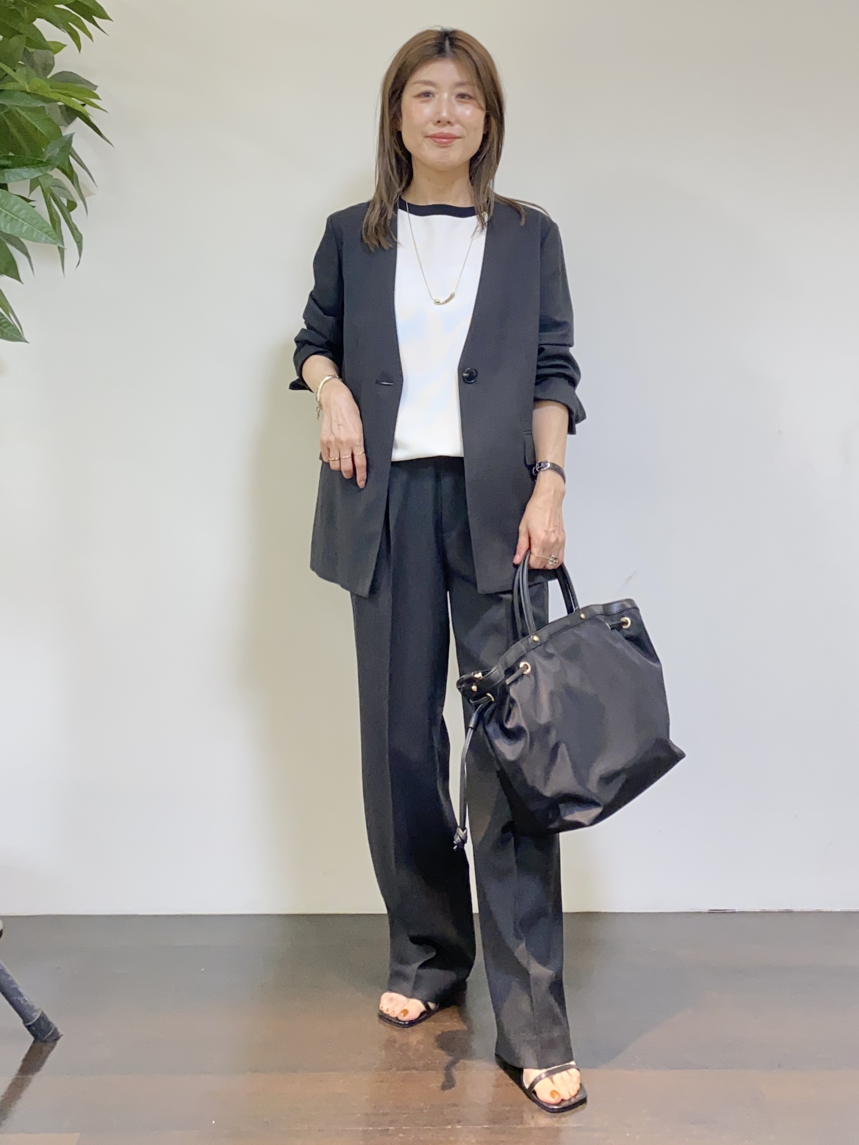 tomoさんの「UNTITLED｜◆【さらりと快適/セットアップ可/UV/接触冷感】スラブカラーレスジャケット」を使ったコーディネート