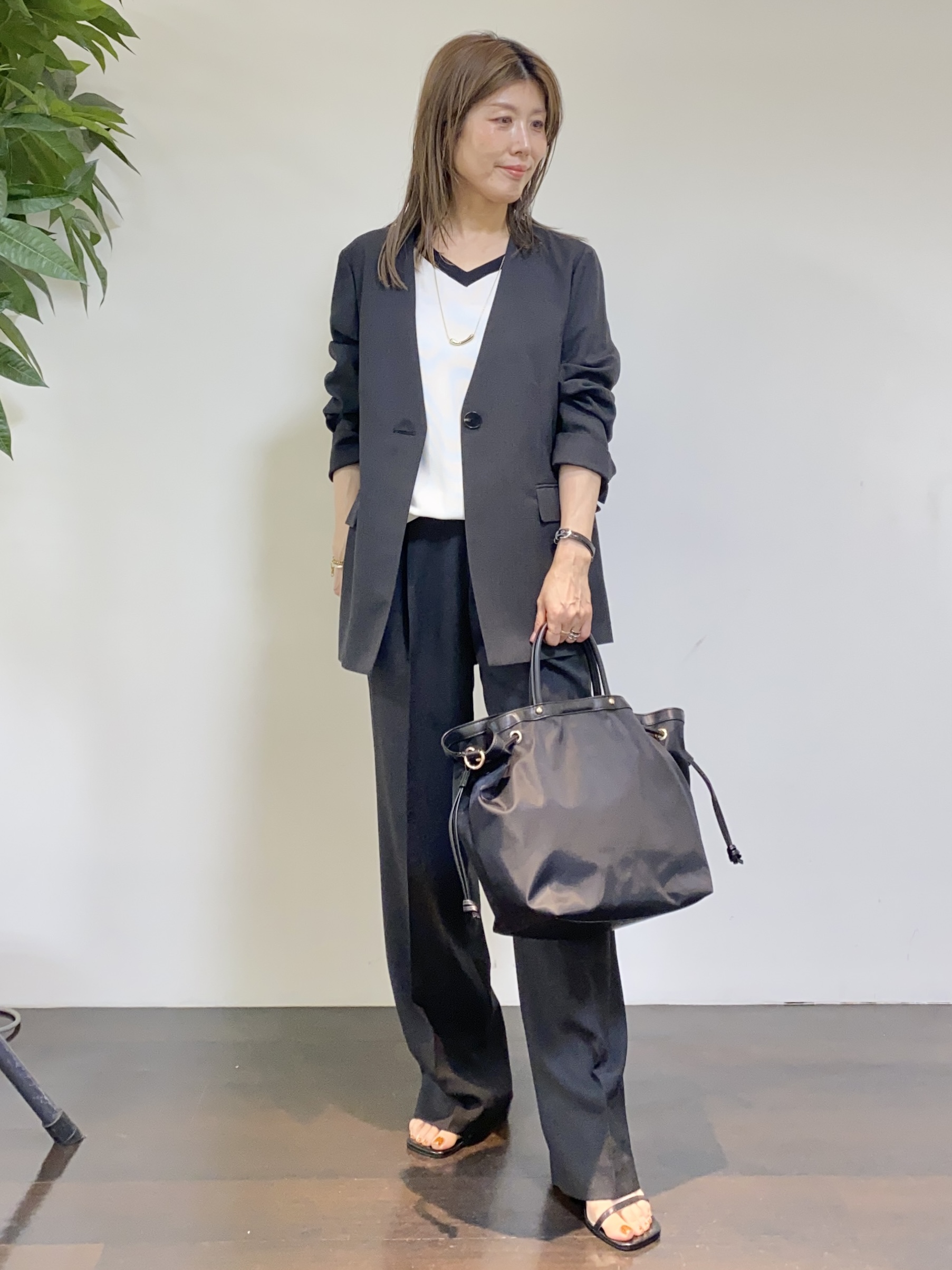 tomoさんの「UNTITLED｜◆【さらりと快適/セットアップ可/UV/接触冷感】スラブカラーレスジャケット」を使ったコーディネート