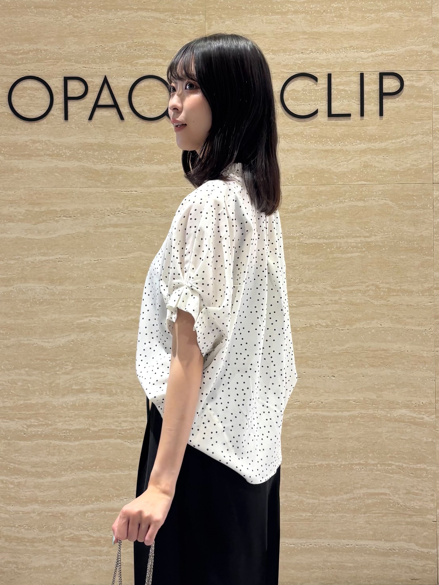Ririkaさんの「OPAQUE.CLIP｜タックスリーブ プリントブラウス《イージーアイロン／洗濯機OK》」を使ったコーディネート