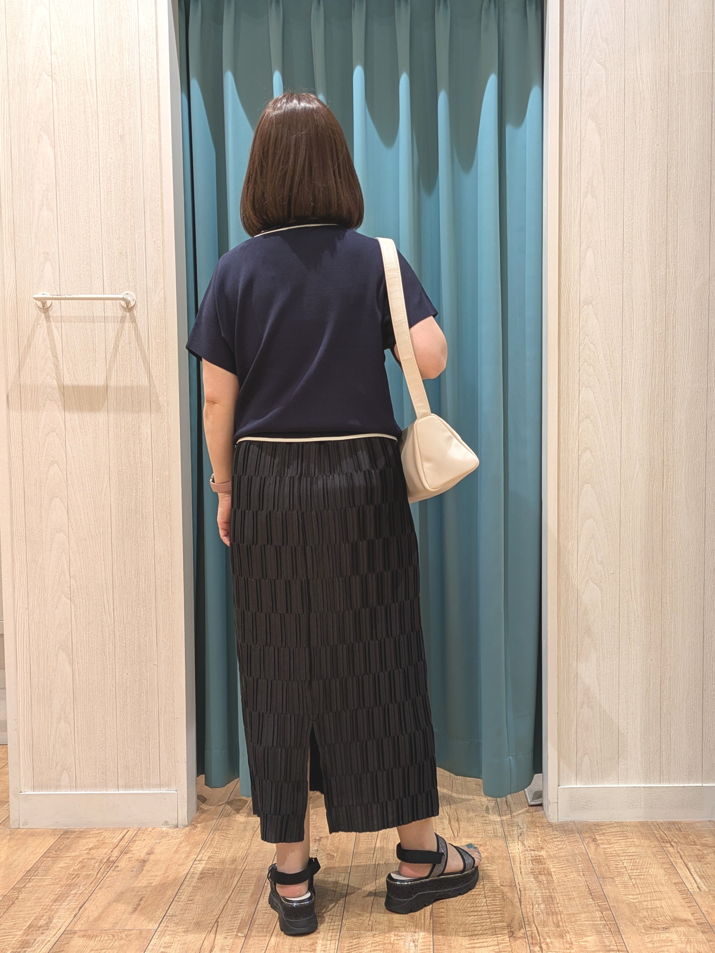 ゆーさんさんの「SHOO･LA･RUE｜【高レビュー/毎日洗える/UV】二の腕も隠せる 配色ボウタイニット」を使ったコーディネート