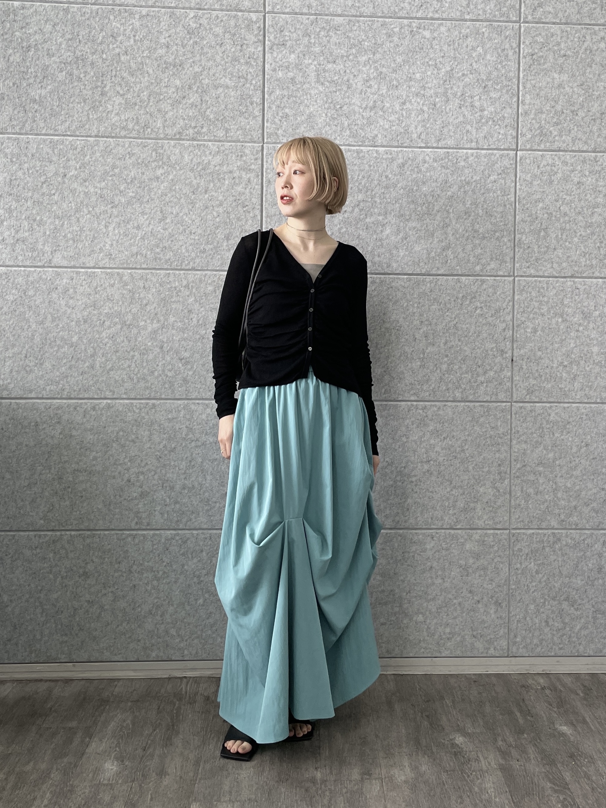 mikuさんの「INDIVI｜シアーギャザーカーディガン」を使ったコーディネート