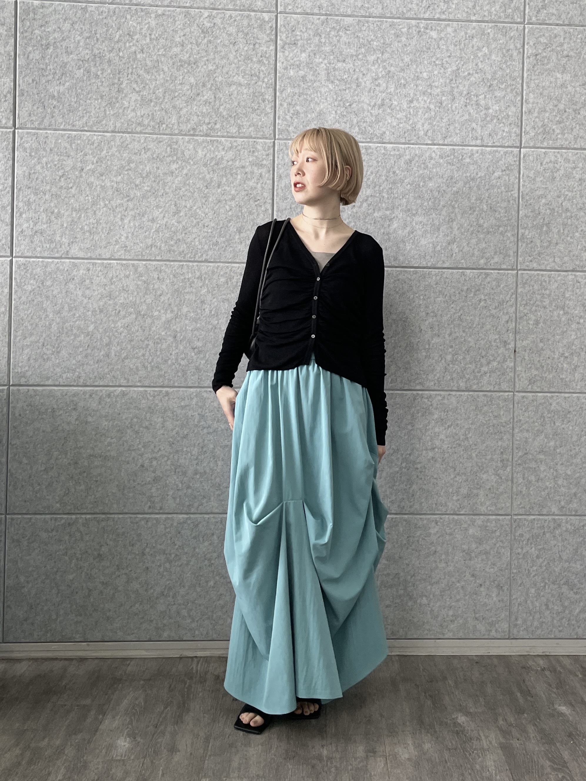 mikuさんの「INDIVI｜シアーギャザーカーディガン」を使ったコーディネート