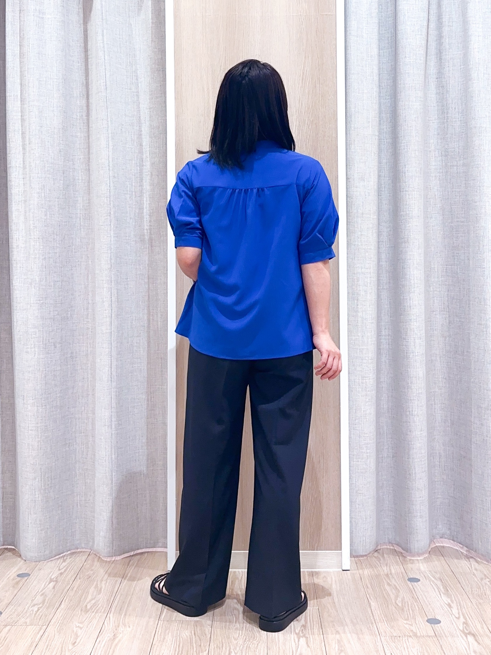 naoさんの「grove｜【貴島明日香さん着用/体型カバー】ON・OFF使えるスモッキングタックブラウス」を使ったコーディネート