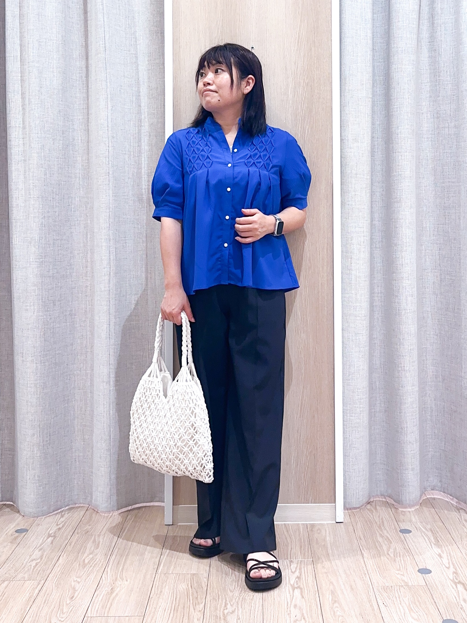 naoさんの「grove｜【貴島明日香さん着用/体型カバー】ON・OFF使えるスモッキングタックブラウス」を使ったコーディネート