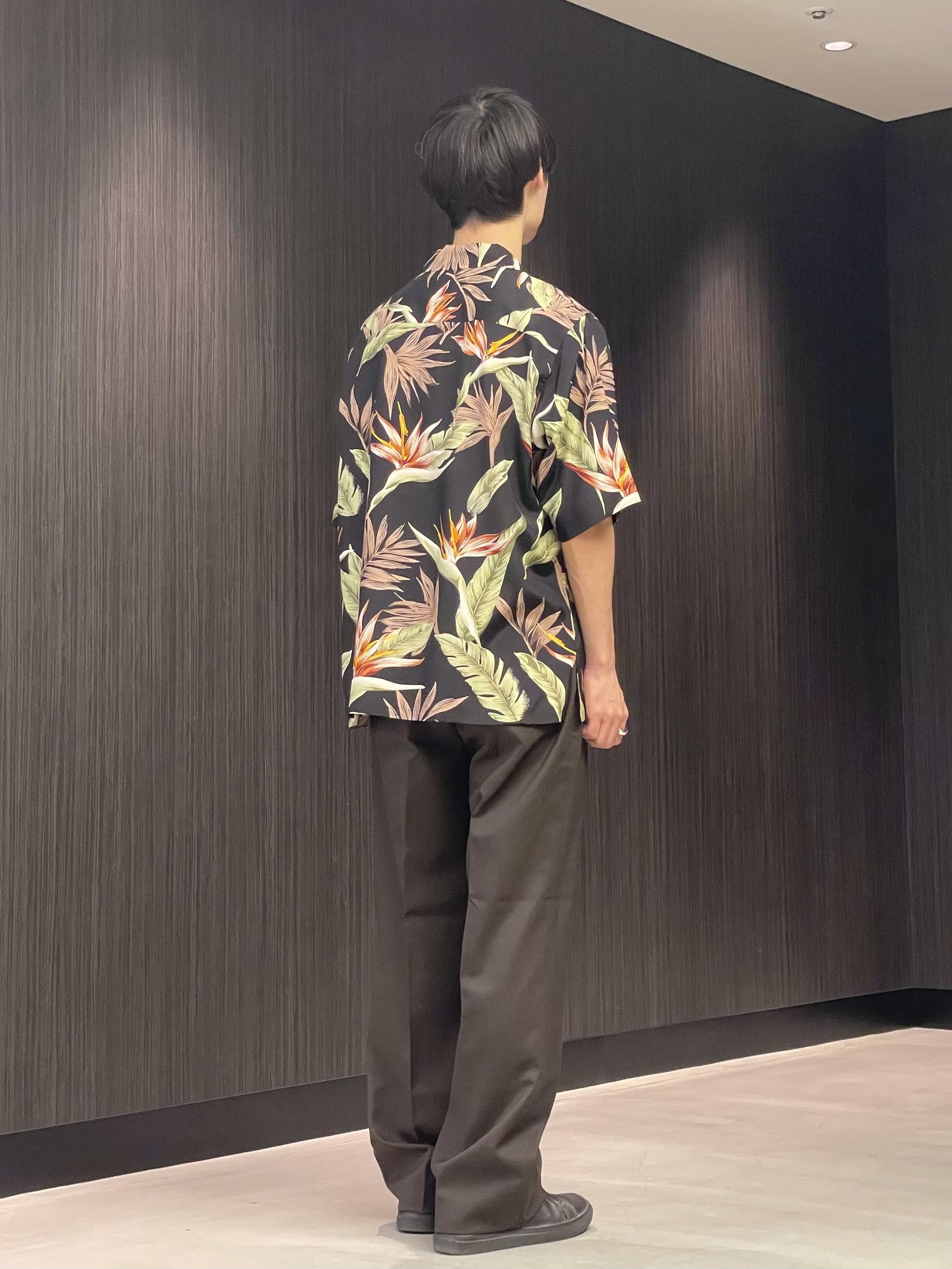 Okdさんの「TAKEO KIKUCHI｜【BOWLER HAT LABEL】トロピカルフローラル レーヨンシャツ」を使ったコーディネート