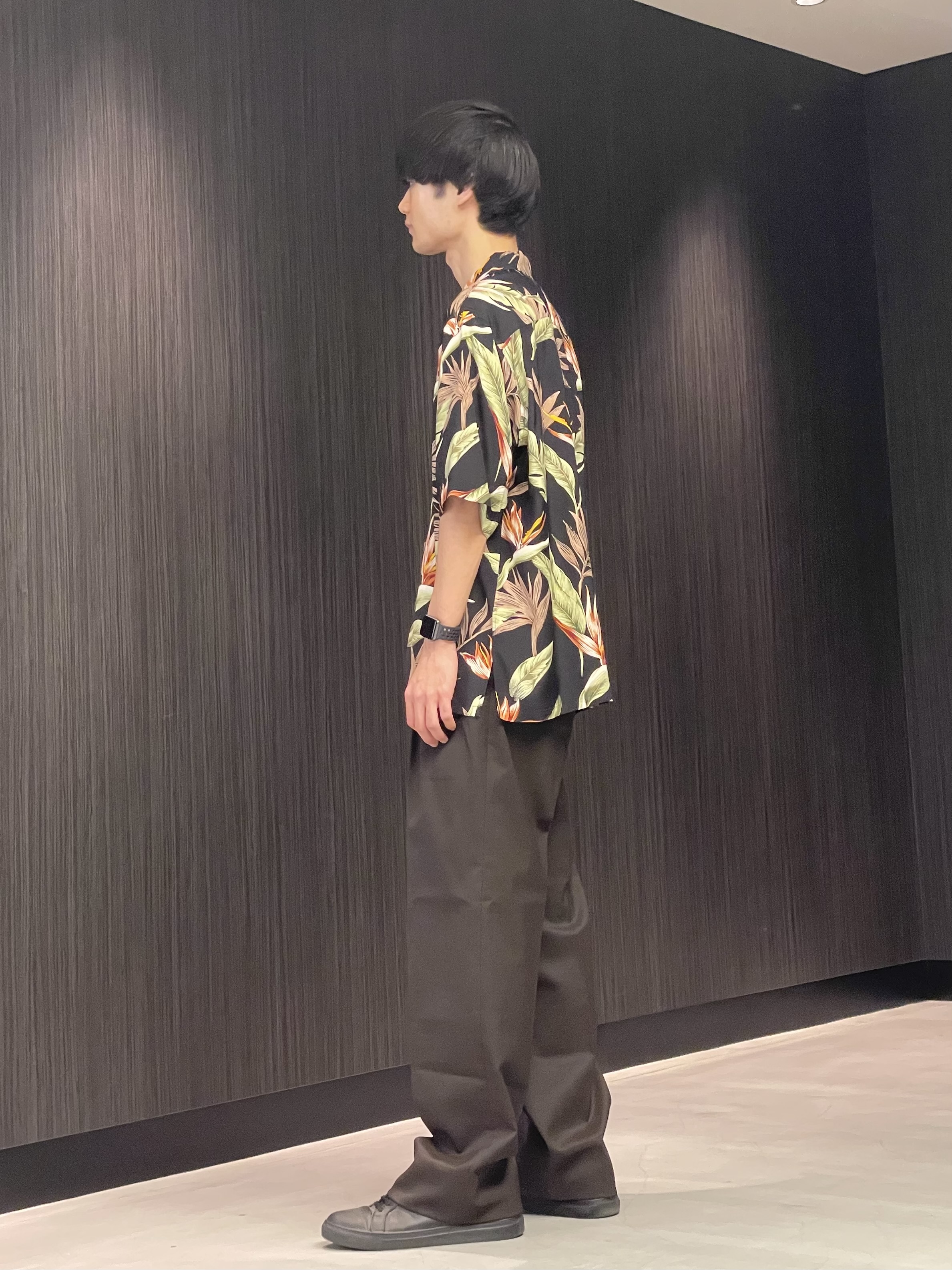 Okdさんの「TAKEO KIKUCHI｜【BOWLER HAT LABEL】トロピカルフローラル レーヨンシャツ」を使ったコーディネート