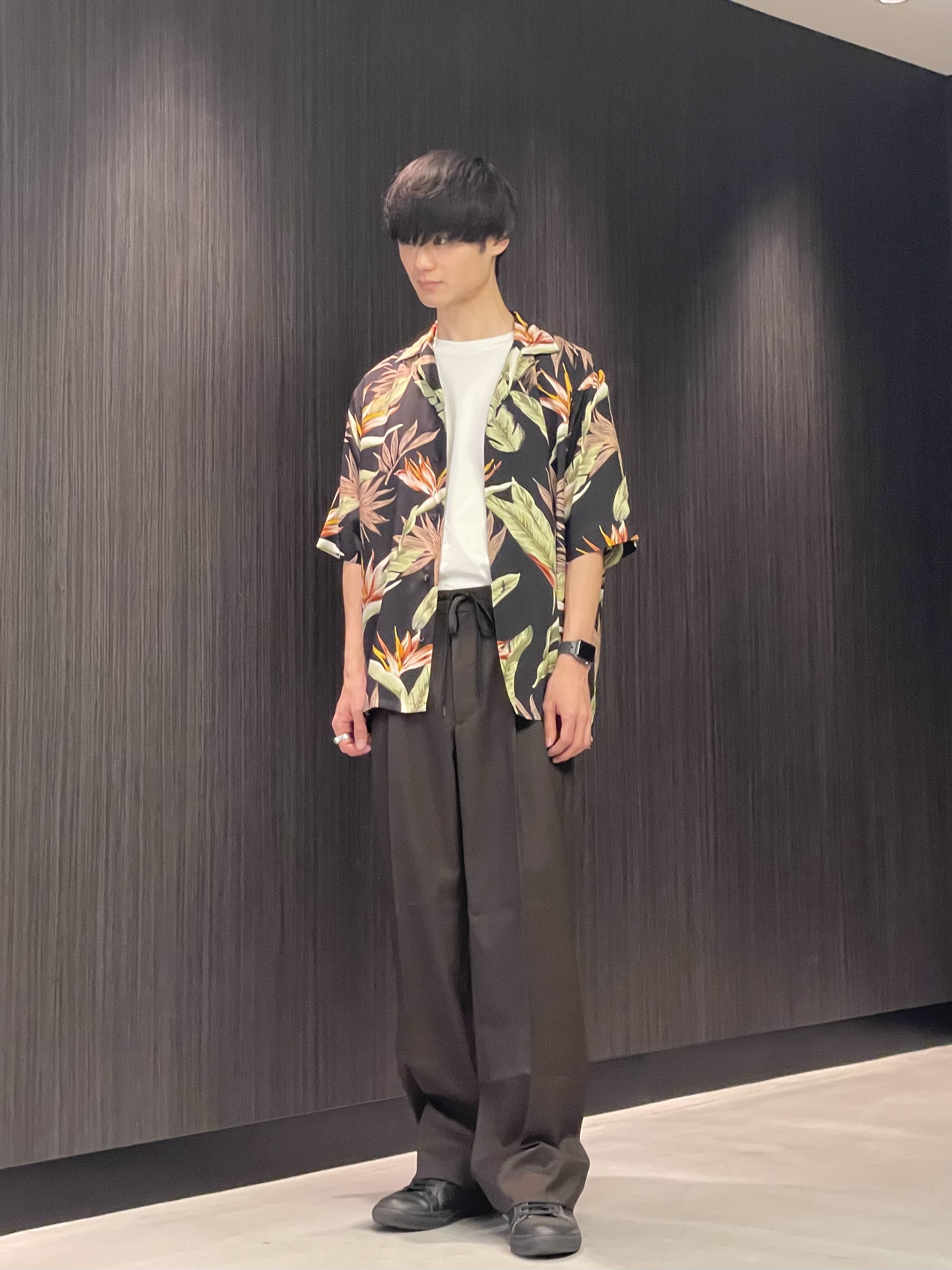 Okdさんの「TAKEO KIKUCHI｜【BOWLER HAT LABEL】トロピカルフローラル レーヨンシャツ」を使ったコーディネート