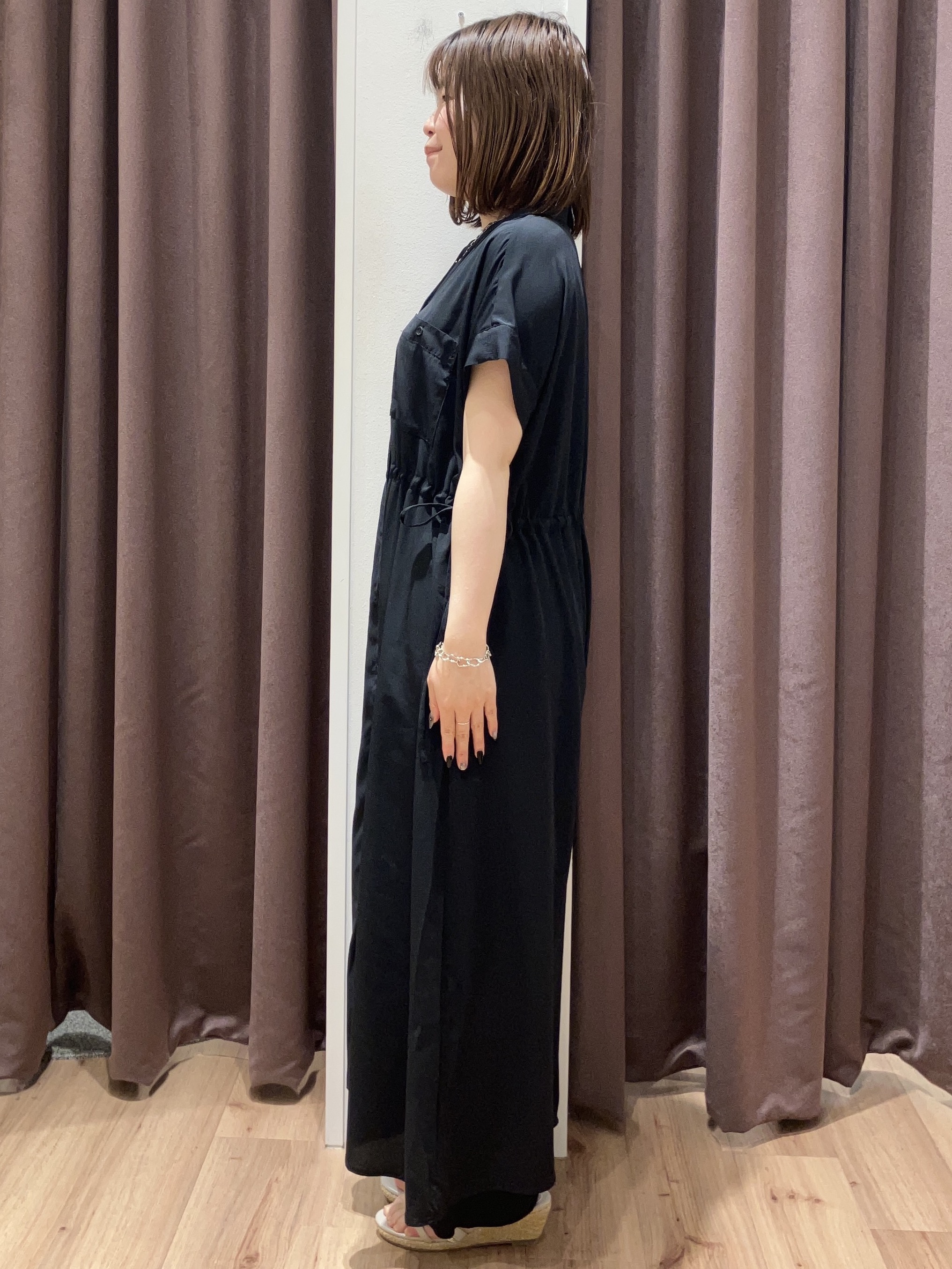みちゃさんの「grove｜【洗える/体型カバー】ウエストドロストワンピース」を使ったコーディネート