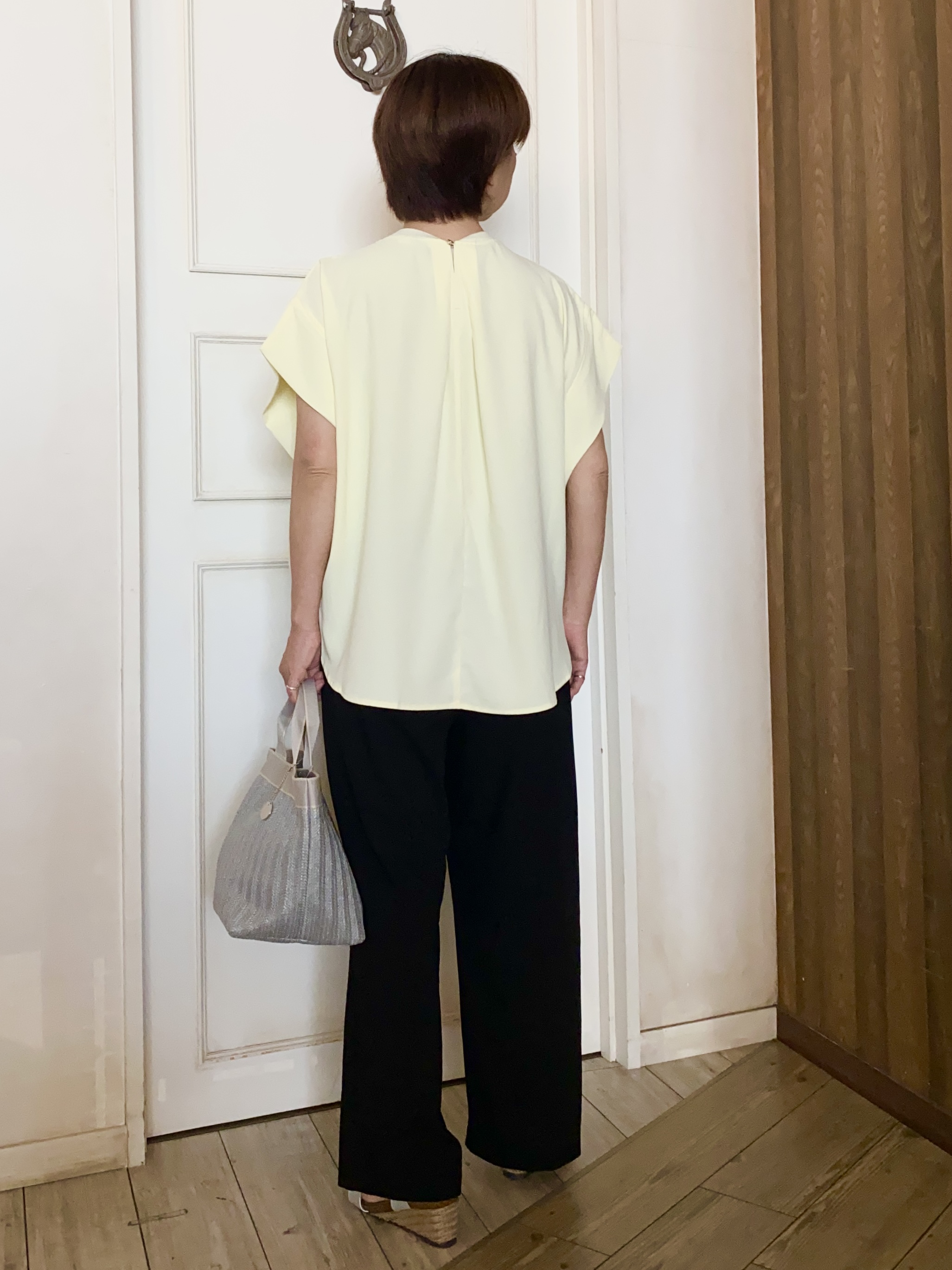 WAさんの「SHOO･LA･RUE｜【洗濯機可/体型カバー】インしてる風 ふんわり裾バルーントップス」を使ったコーディネート