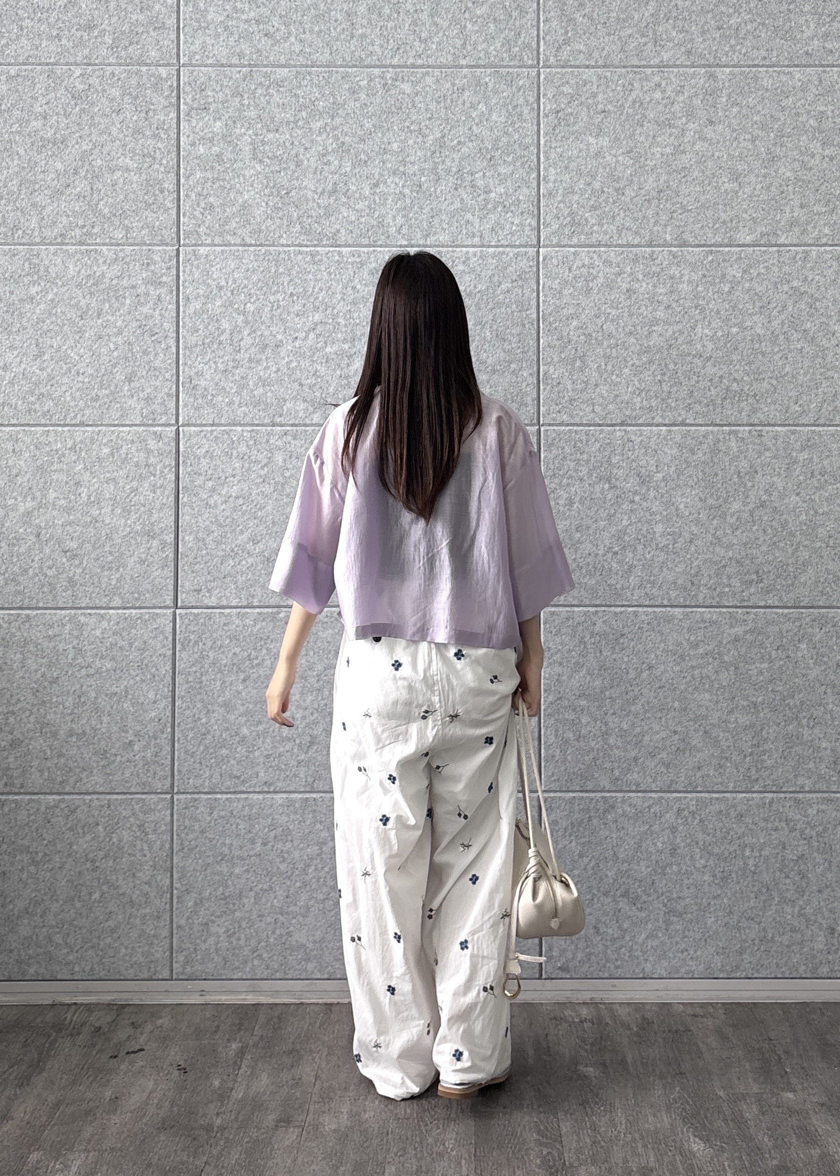 Renoさんの「INDIVI｜ボックスシルエットシアーシャツ【接触冷感】」を使ったコーディネート