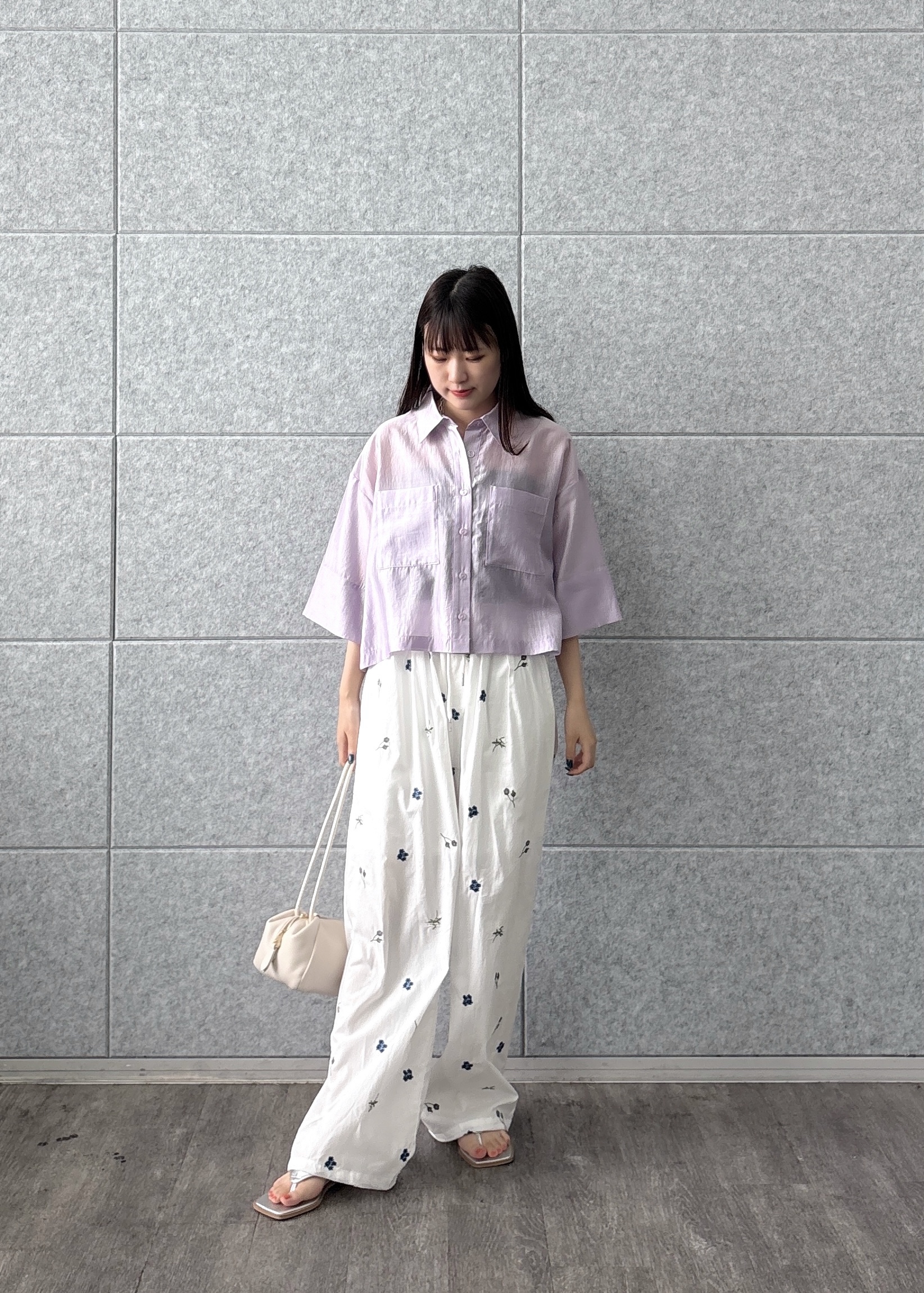 Renoさんの「INDIVI｜ボックスシルエットシアーシャツ【接触冷感】」を使ったコーディネート